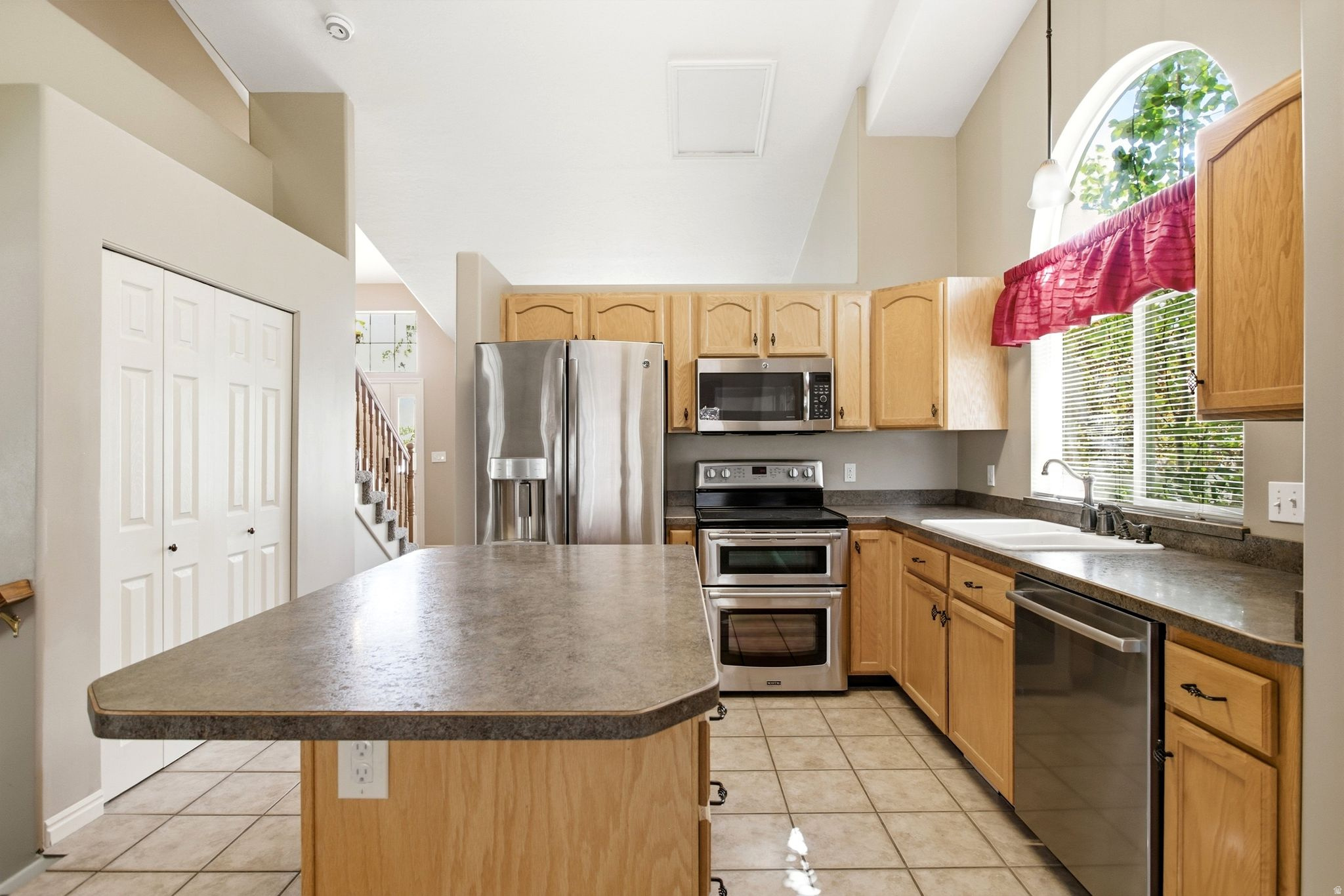 main property photo 6