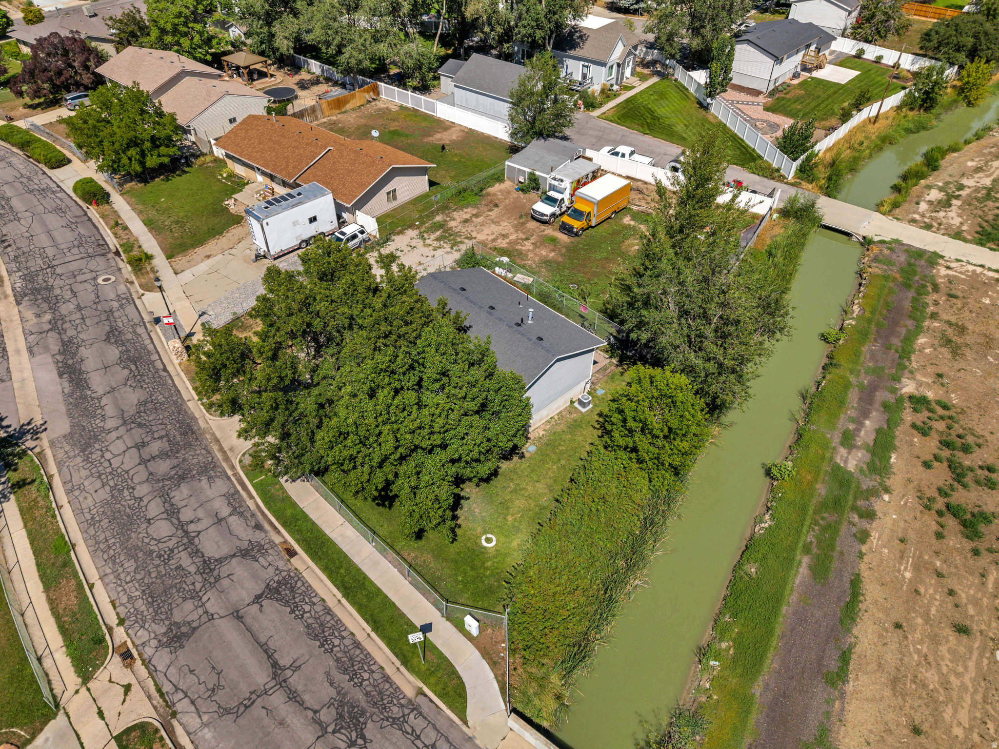 main property photo 33