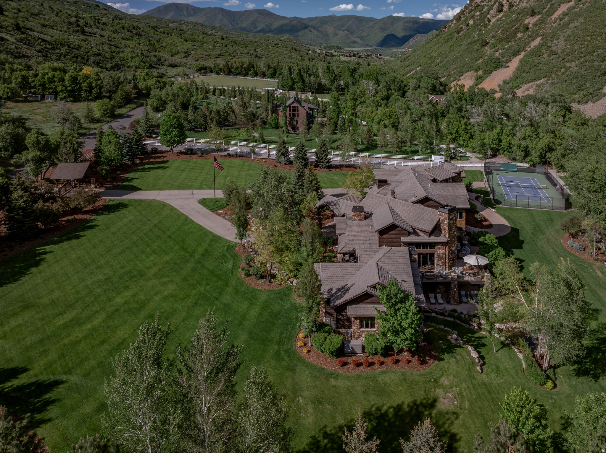 main property photo 3