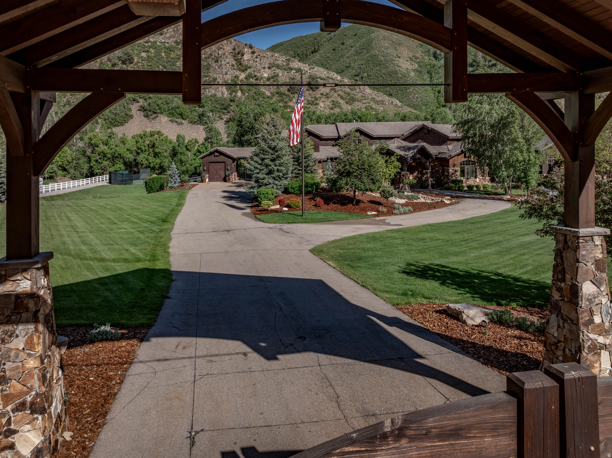 main property photo 6