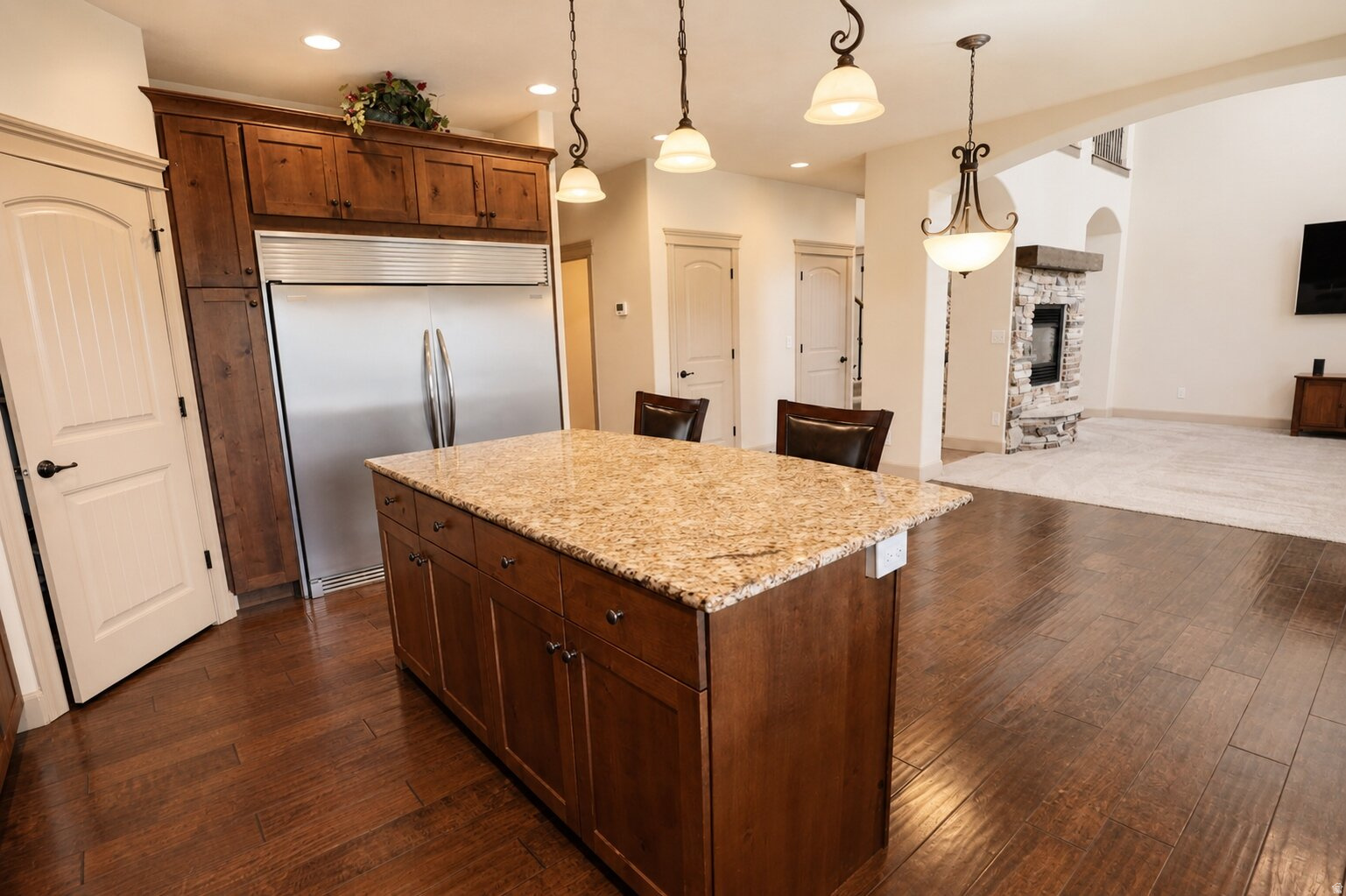 main property photo 11