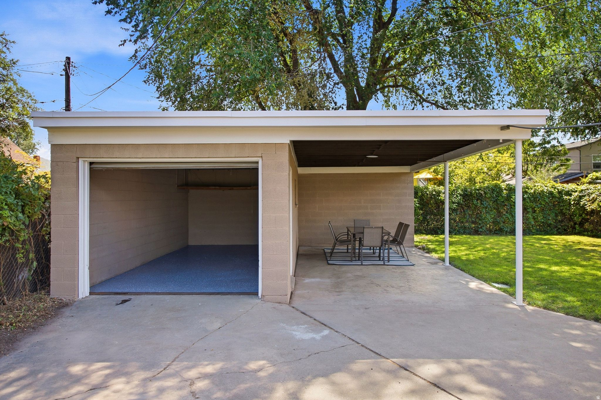 main property photo 34