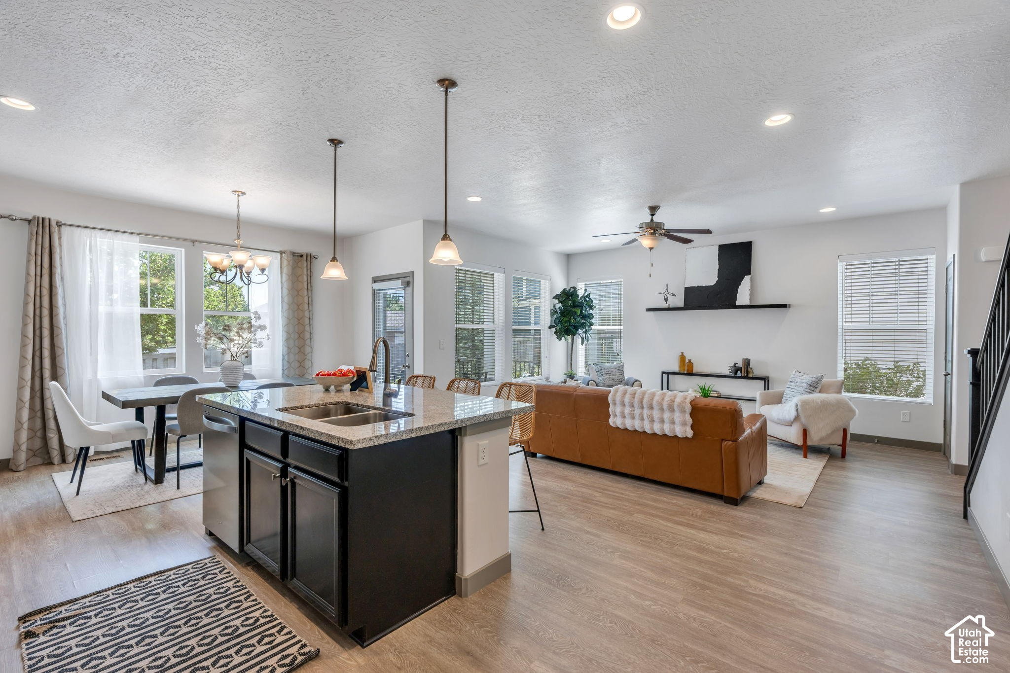 property viewer photo 2