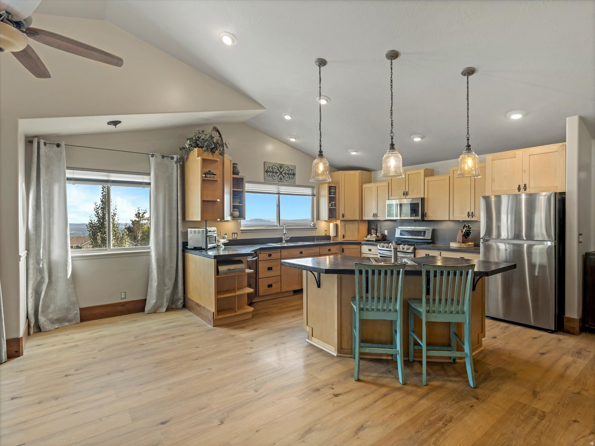 main property photo 9