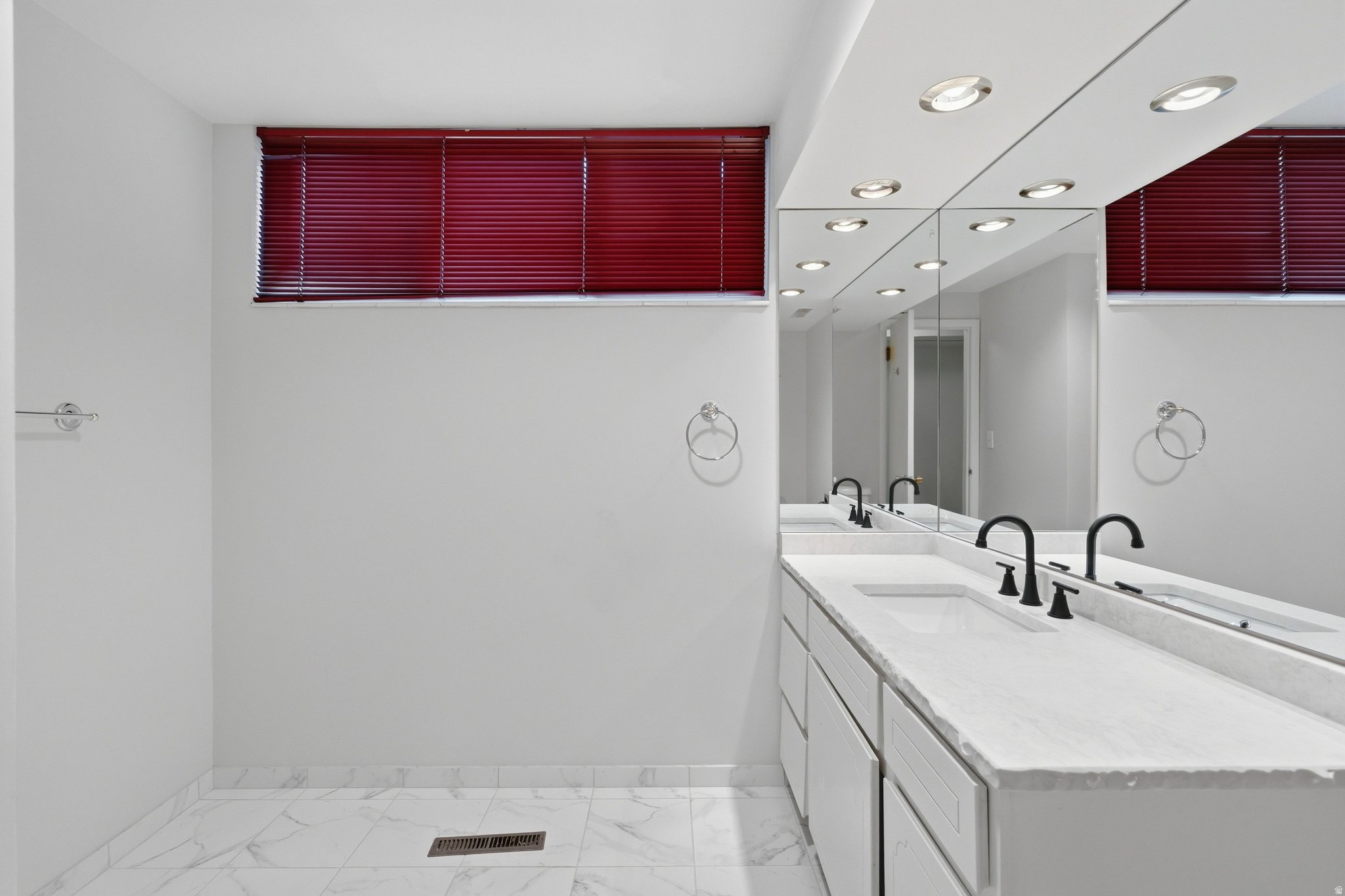 main property photo 70