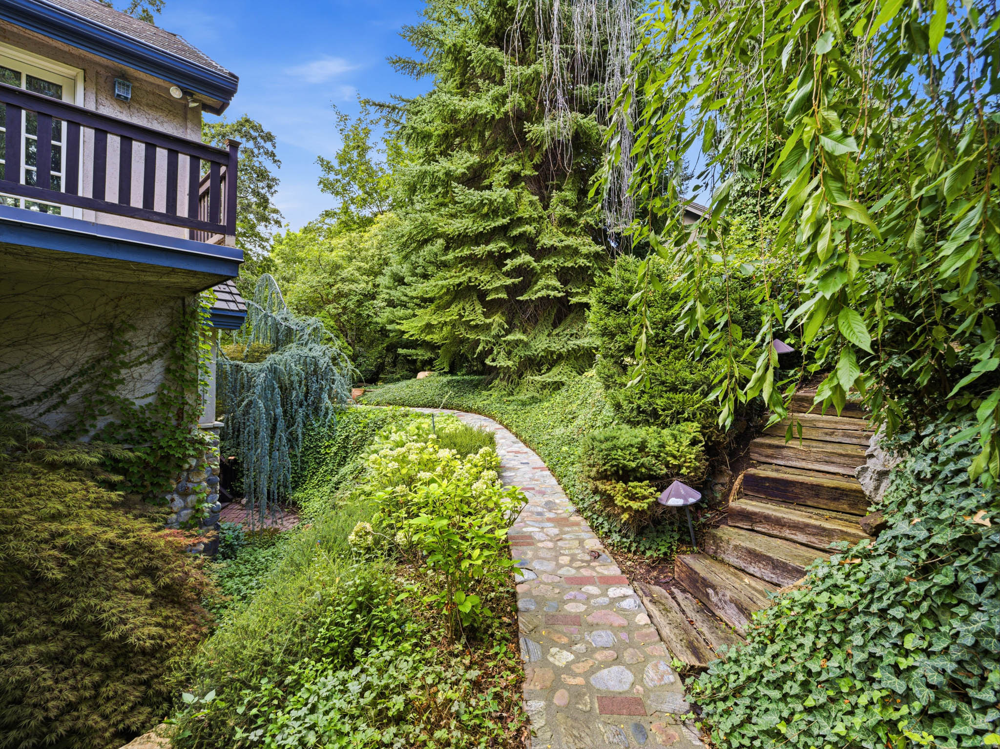 main property photo 11