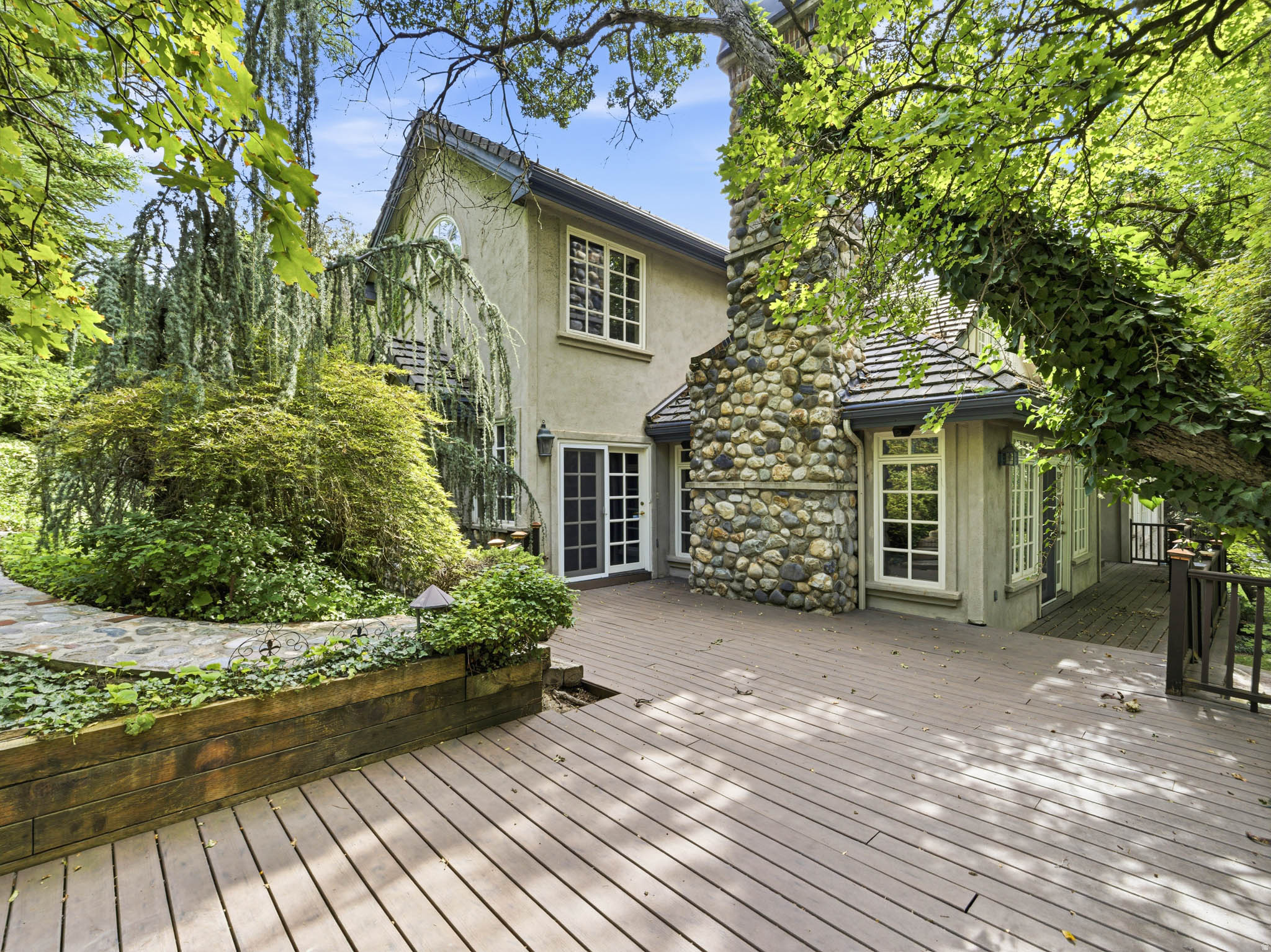 main property photo 17