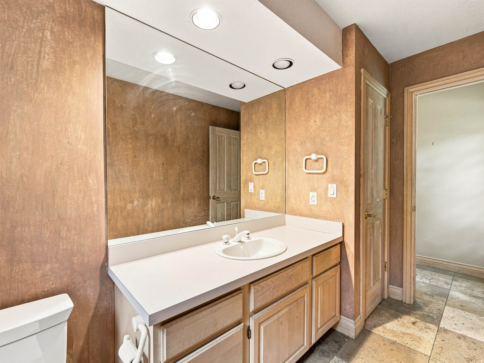 main property photo 49