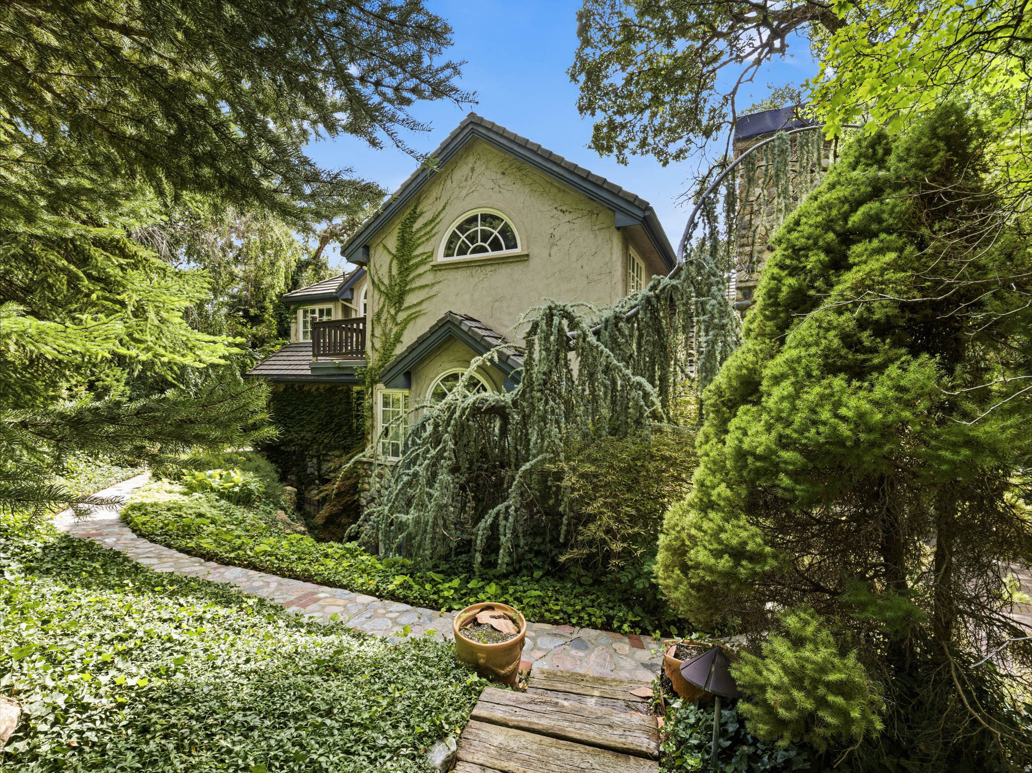 main property photo 7