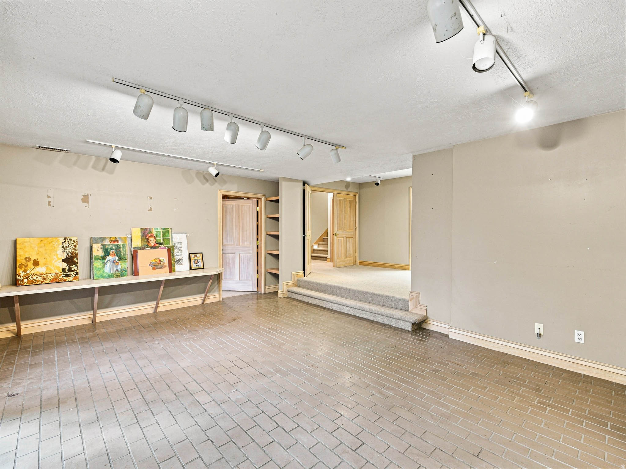 main property photo 74
