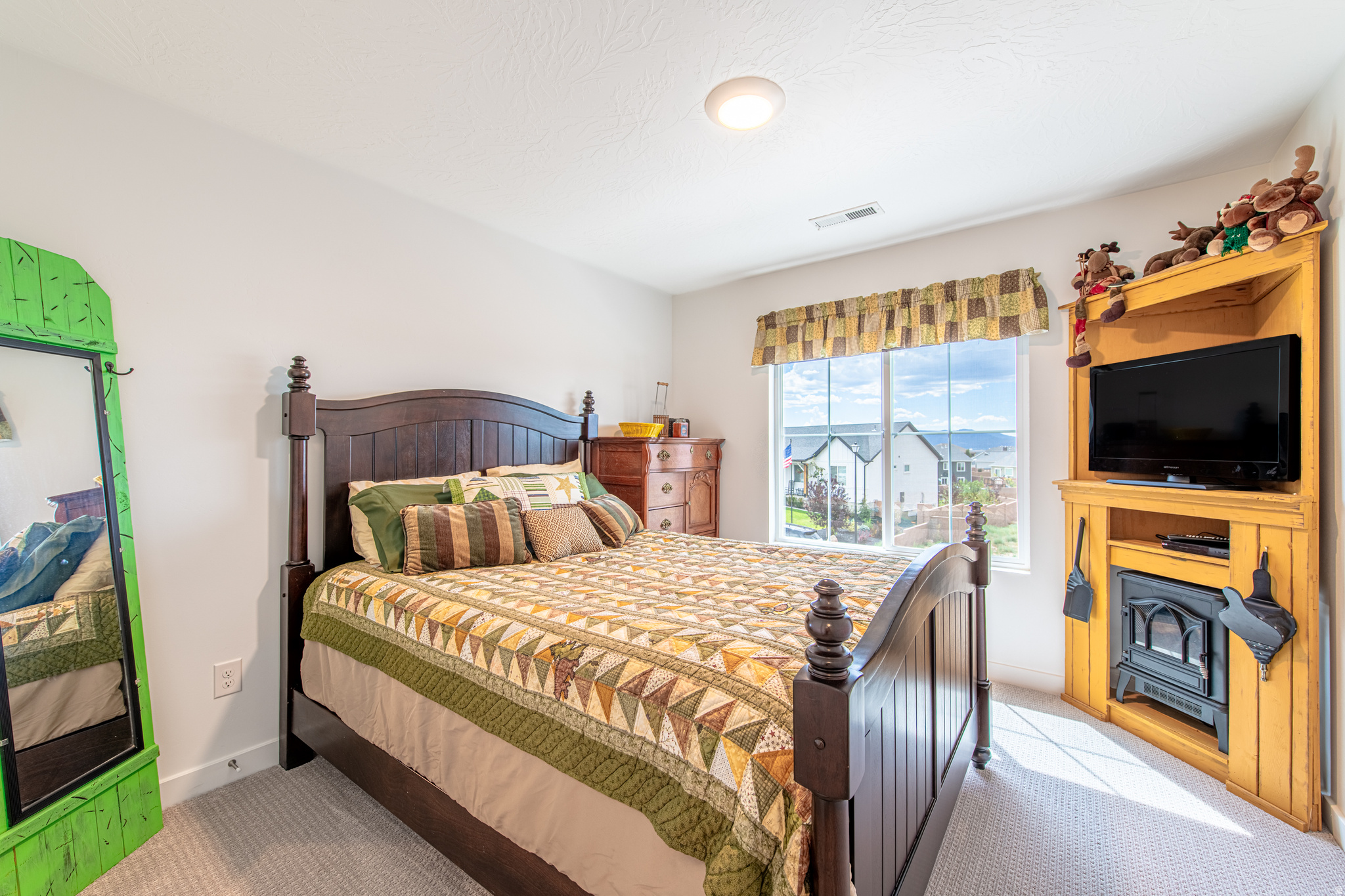 main property photo 28