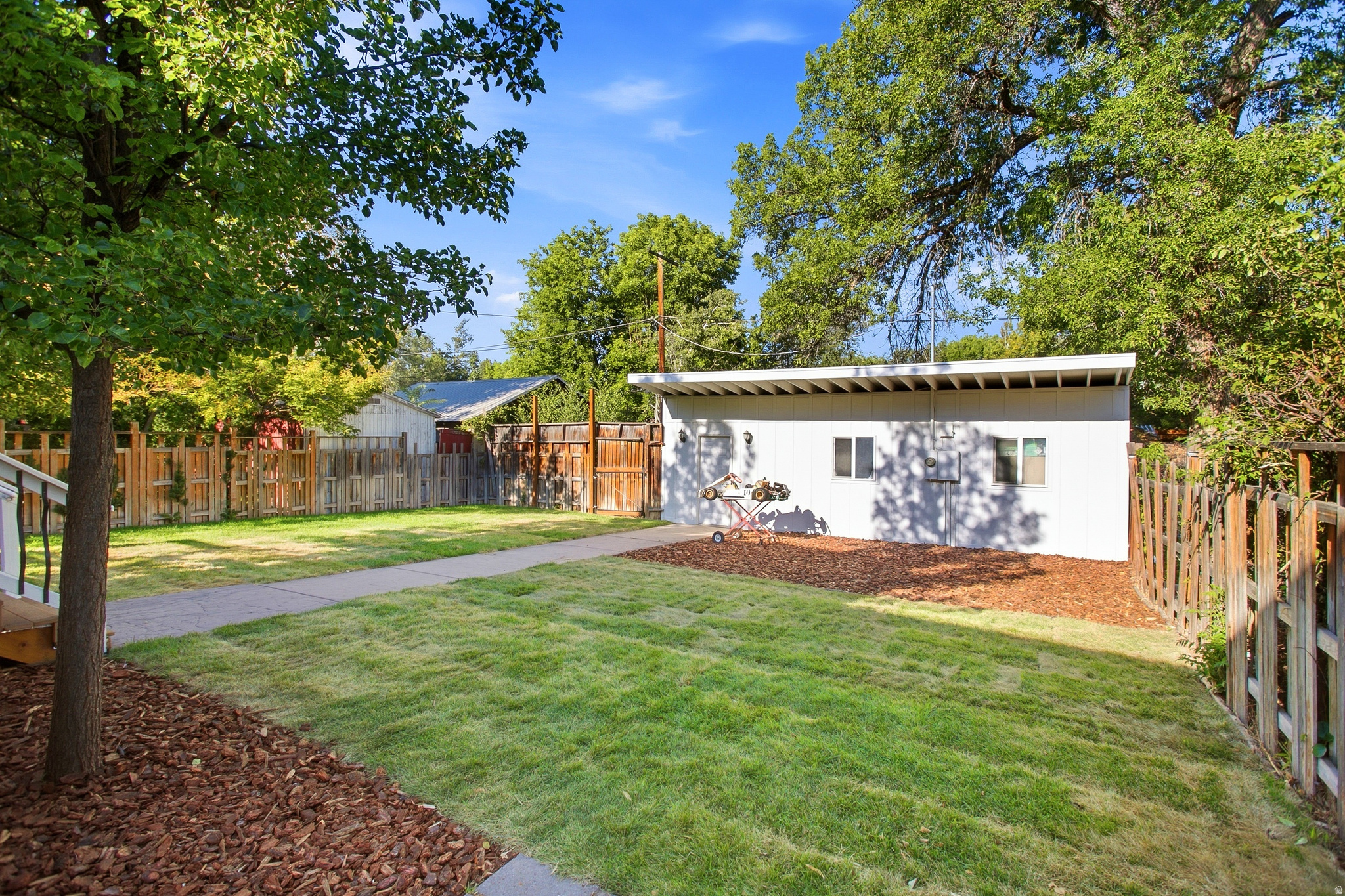 main property photo 28