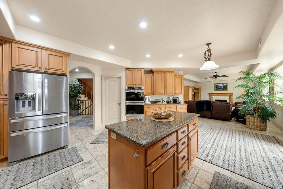 main property photo 16