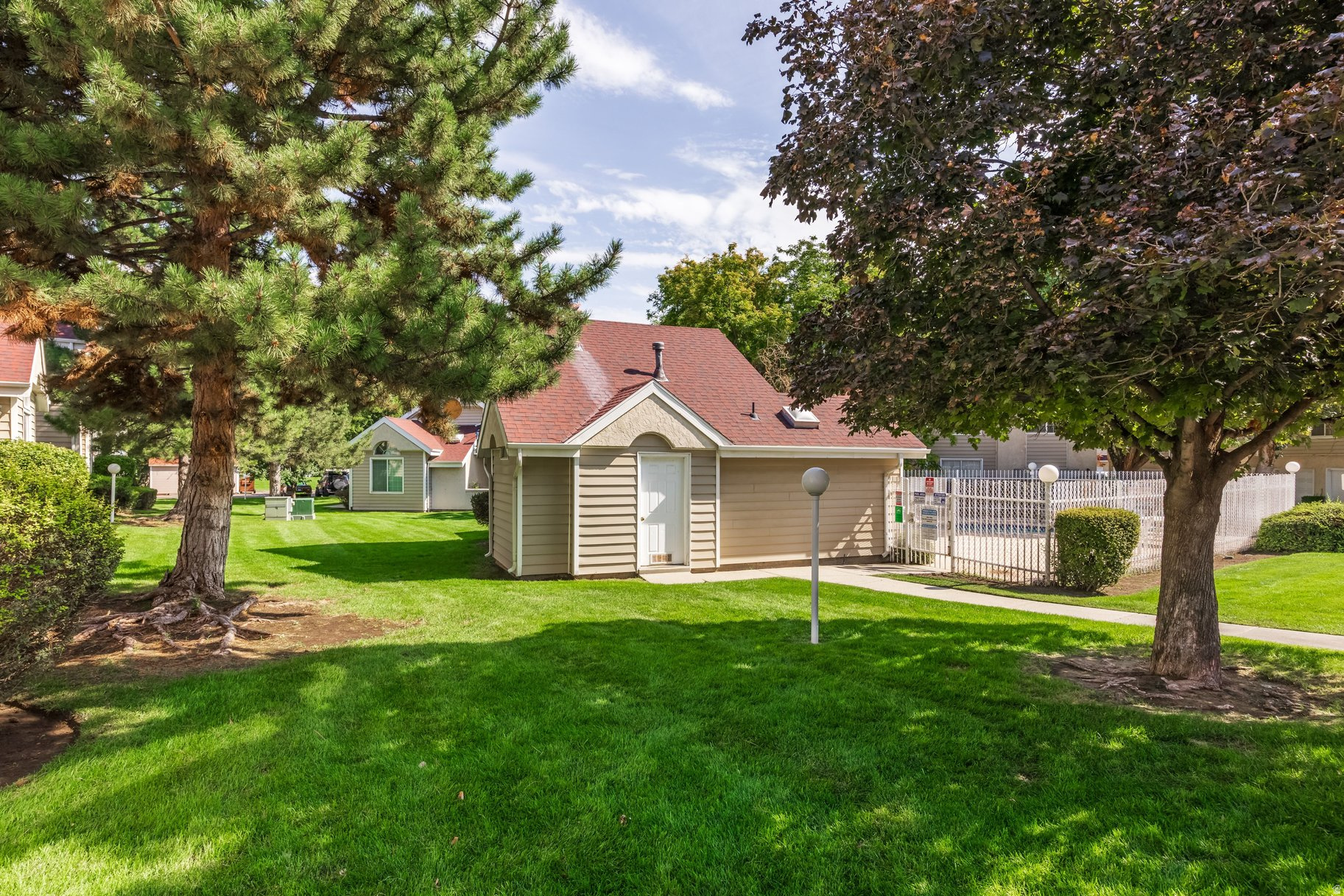 main property photo 33