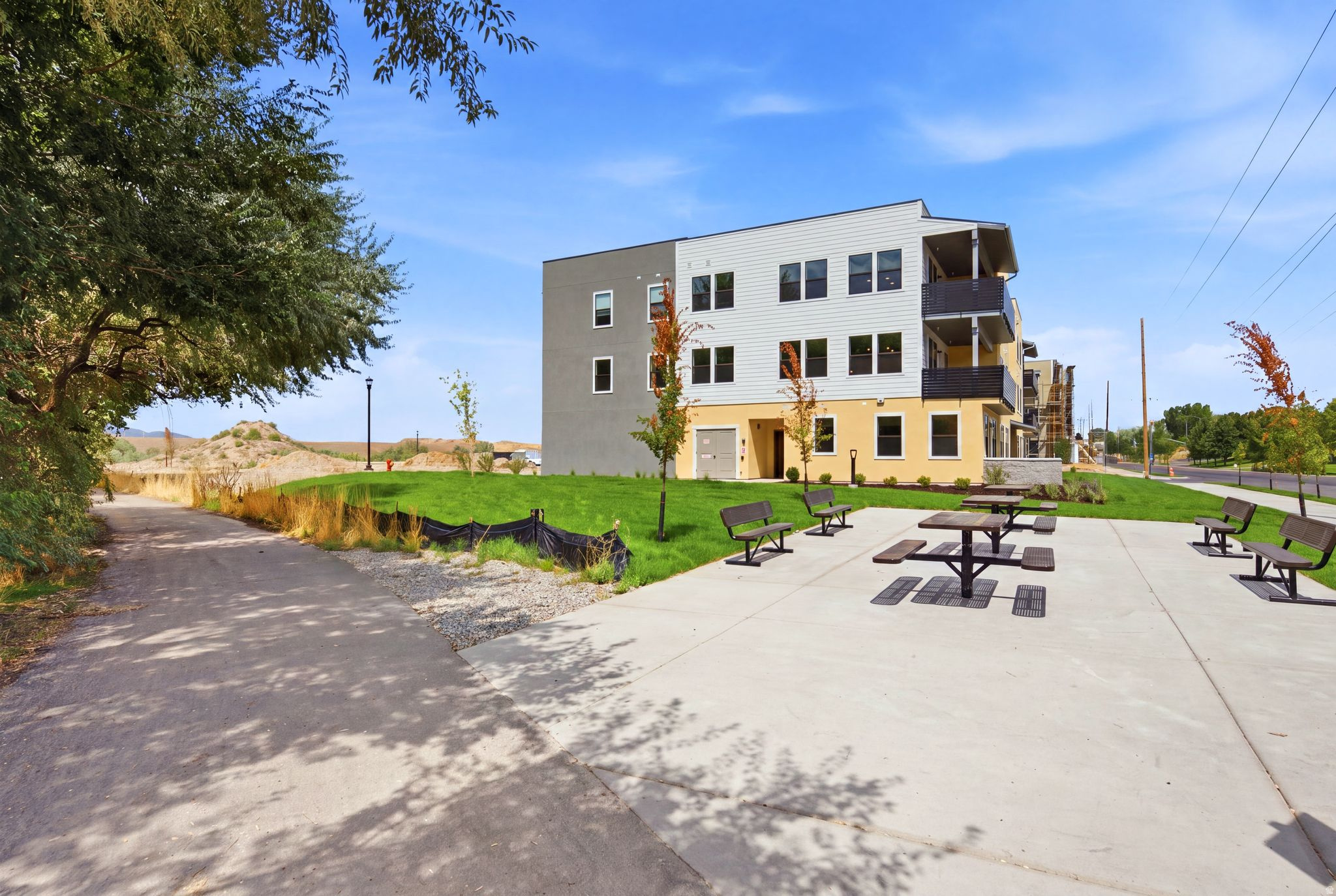 main property photo 22