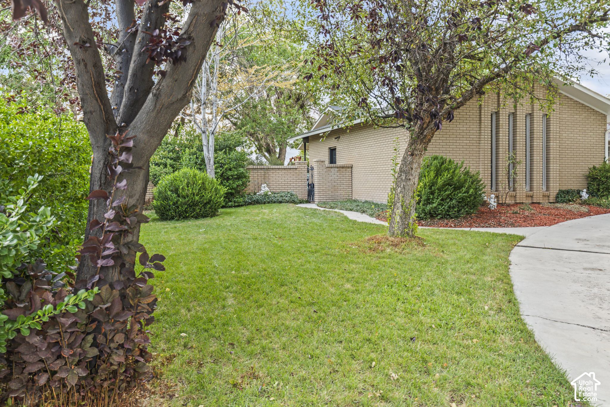 main property photo 28