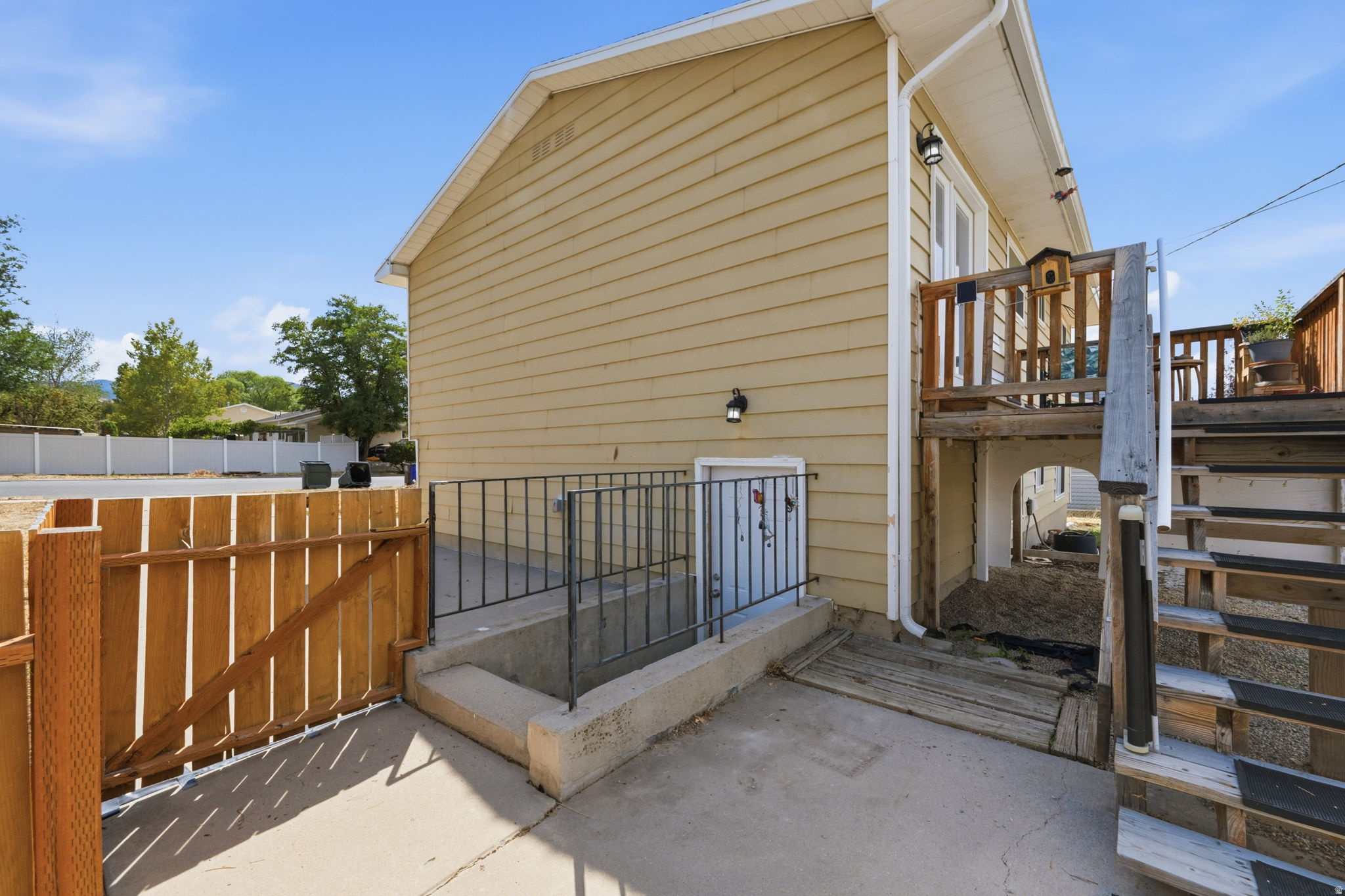 main property photo 20