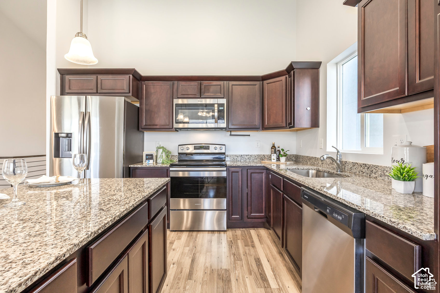 property viewer photo 5