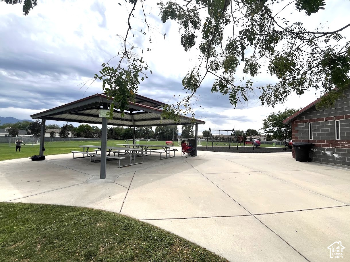 main property photo 32