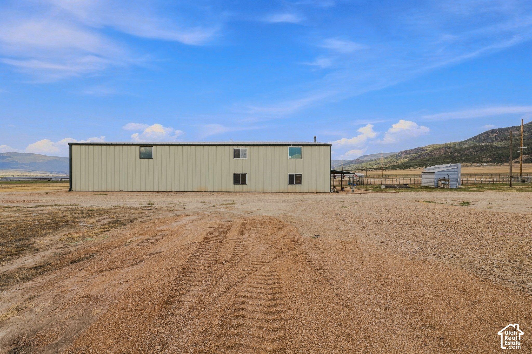 main property photo 40