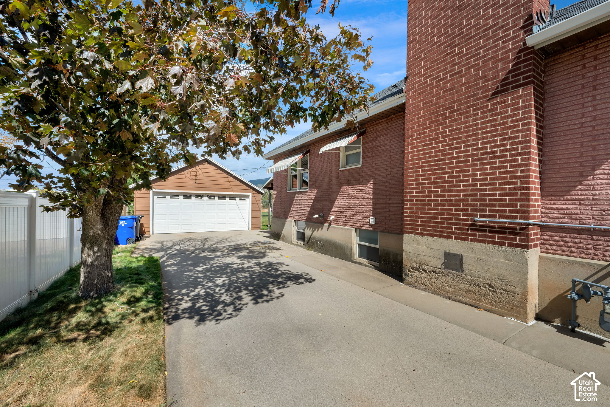 main property photo 45