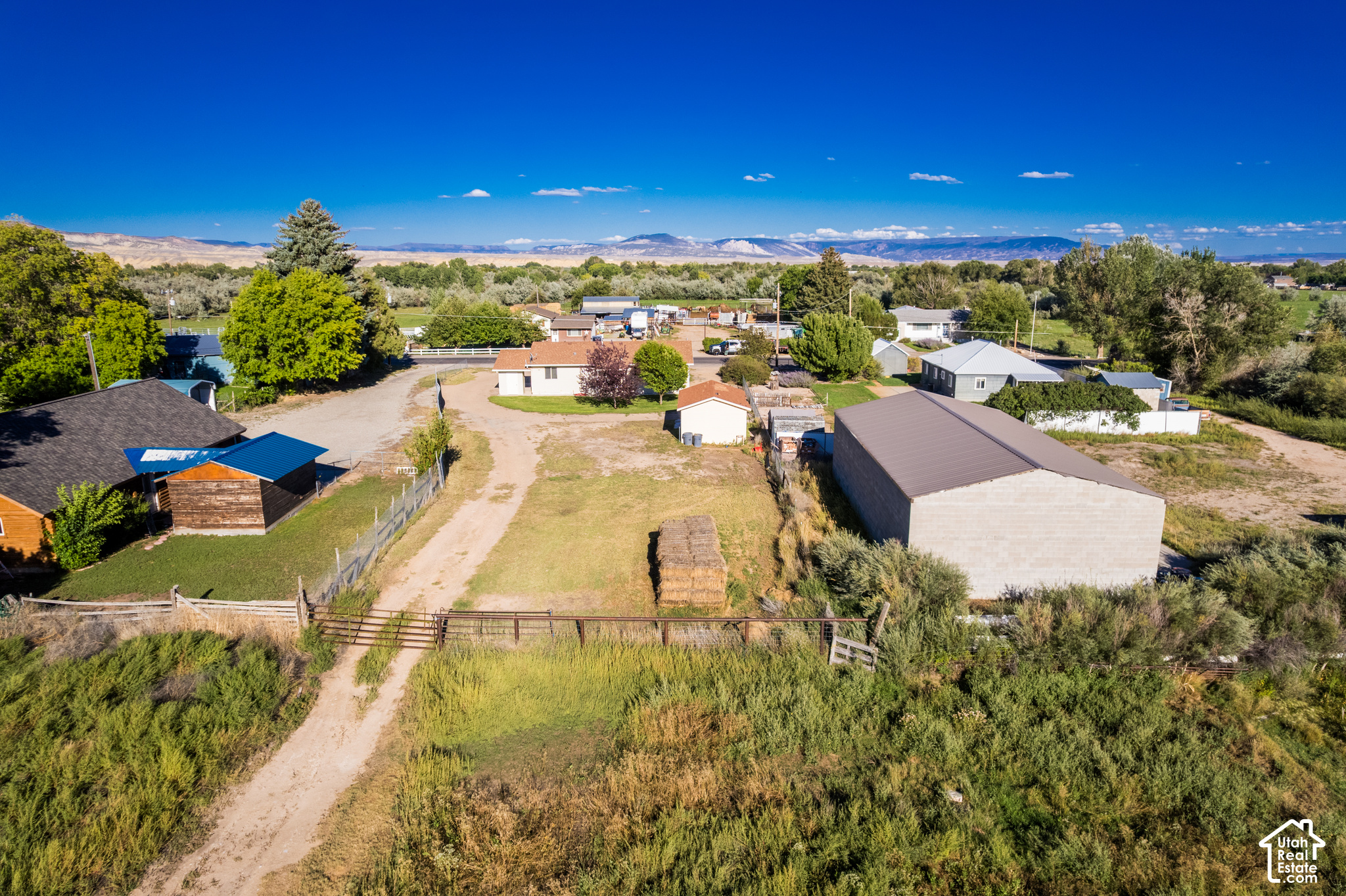 main property photo 28