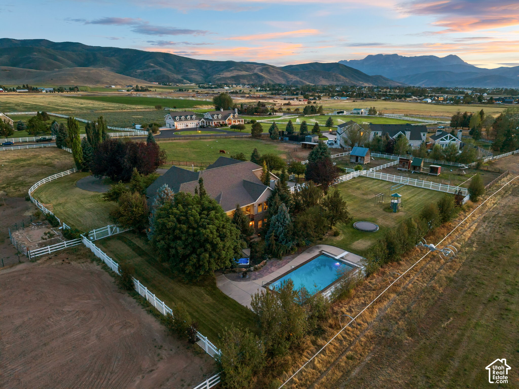 main property photo 6