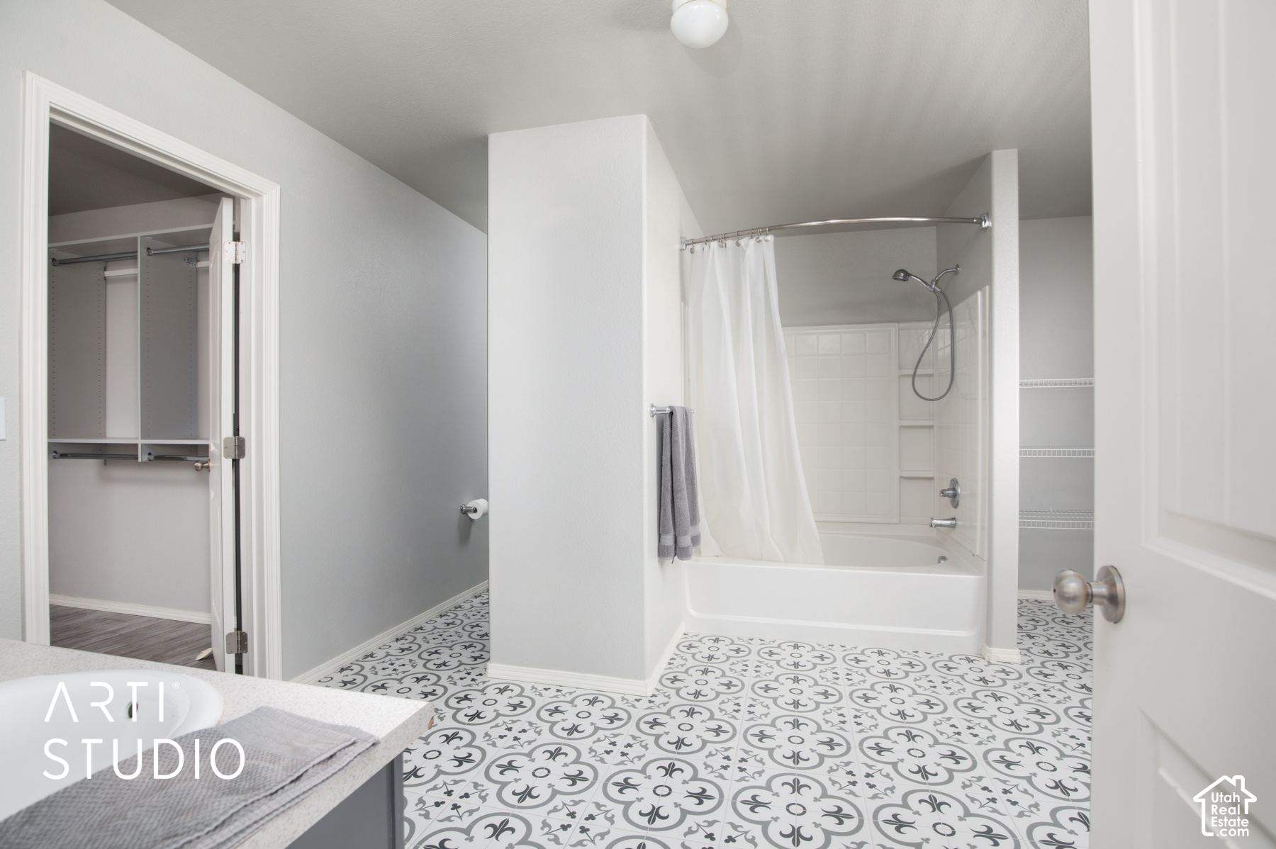 main property photo 19