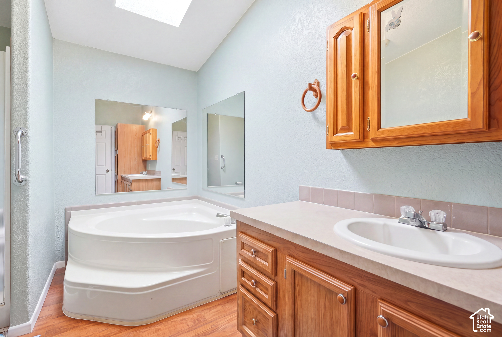 main property photo 10