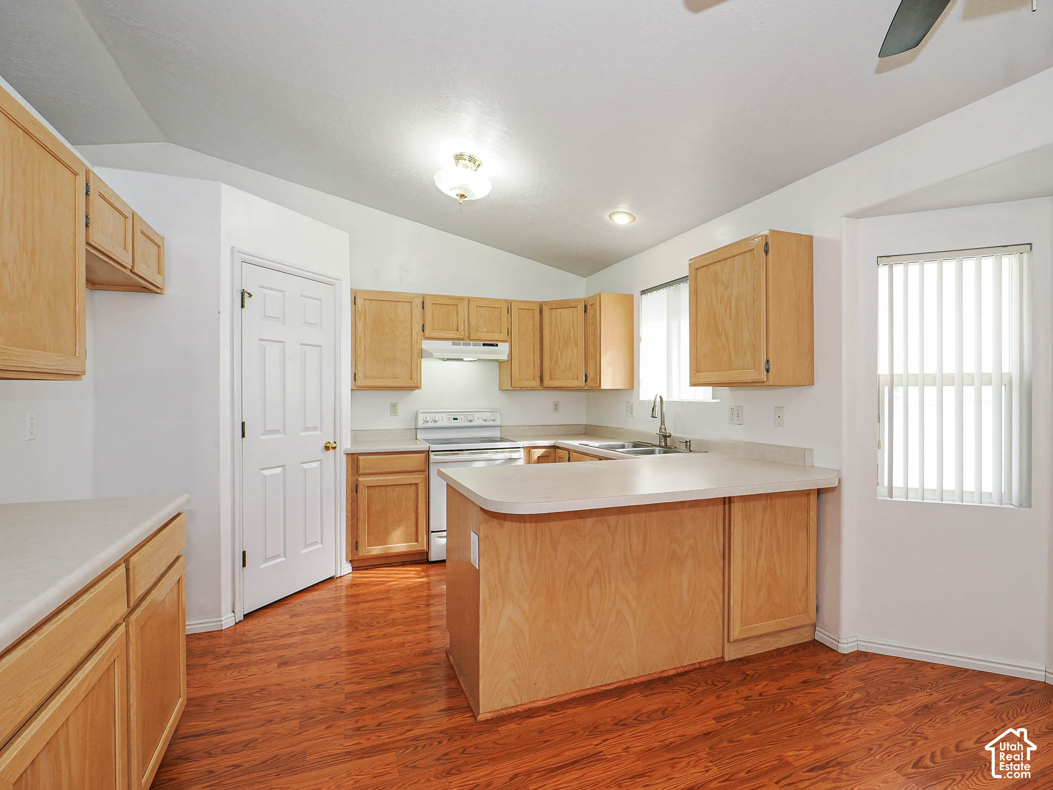 main property photo 14