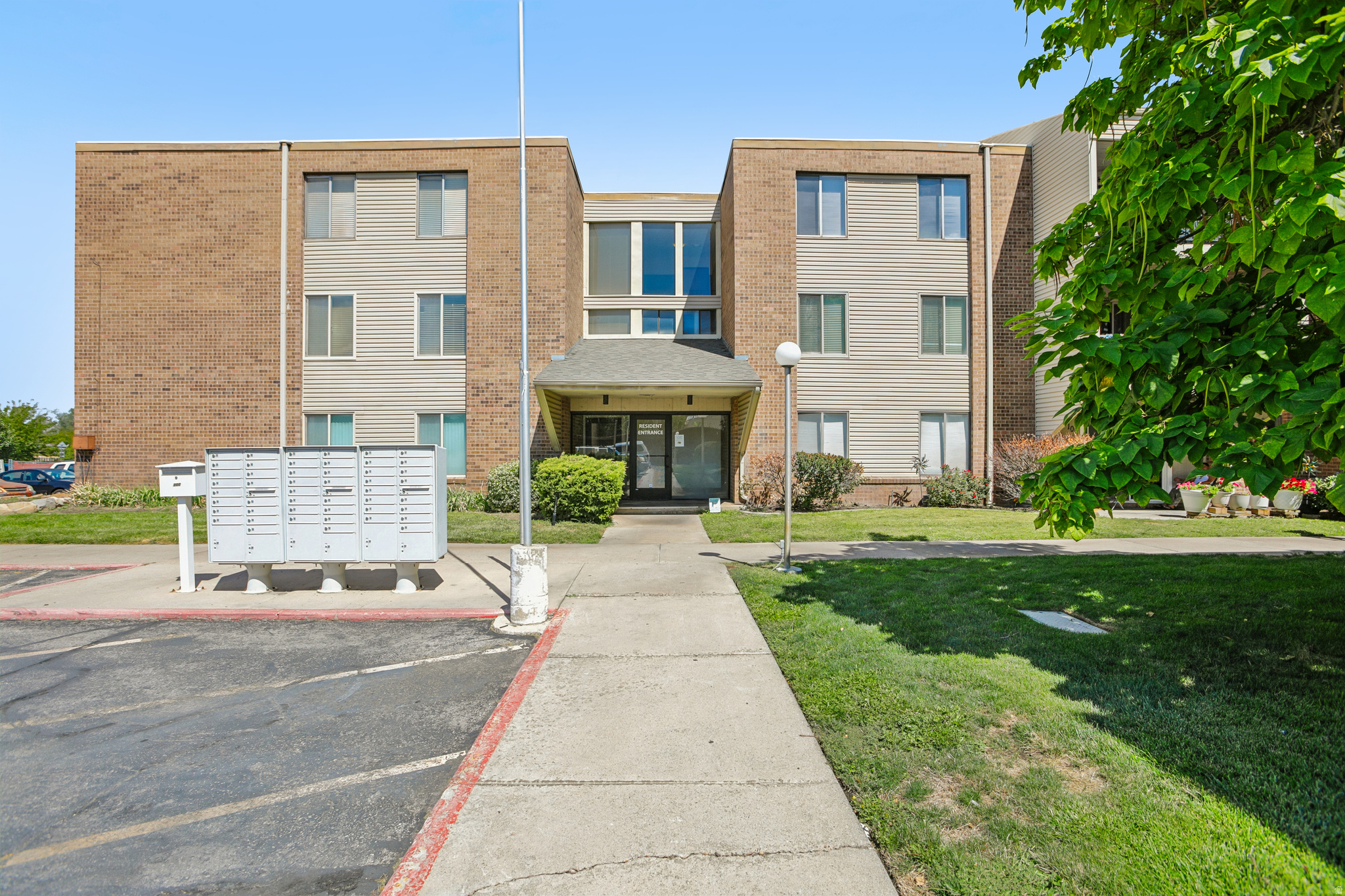 main property photo 0