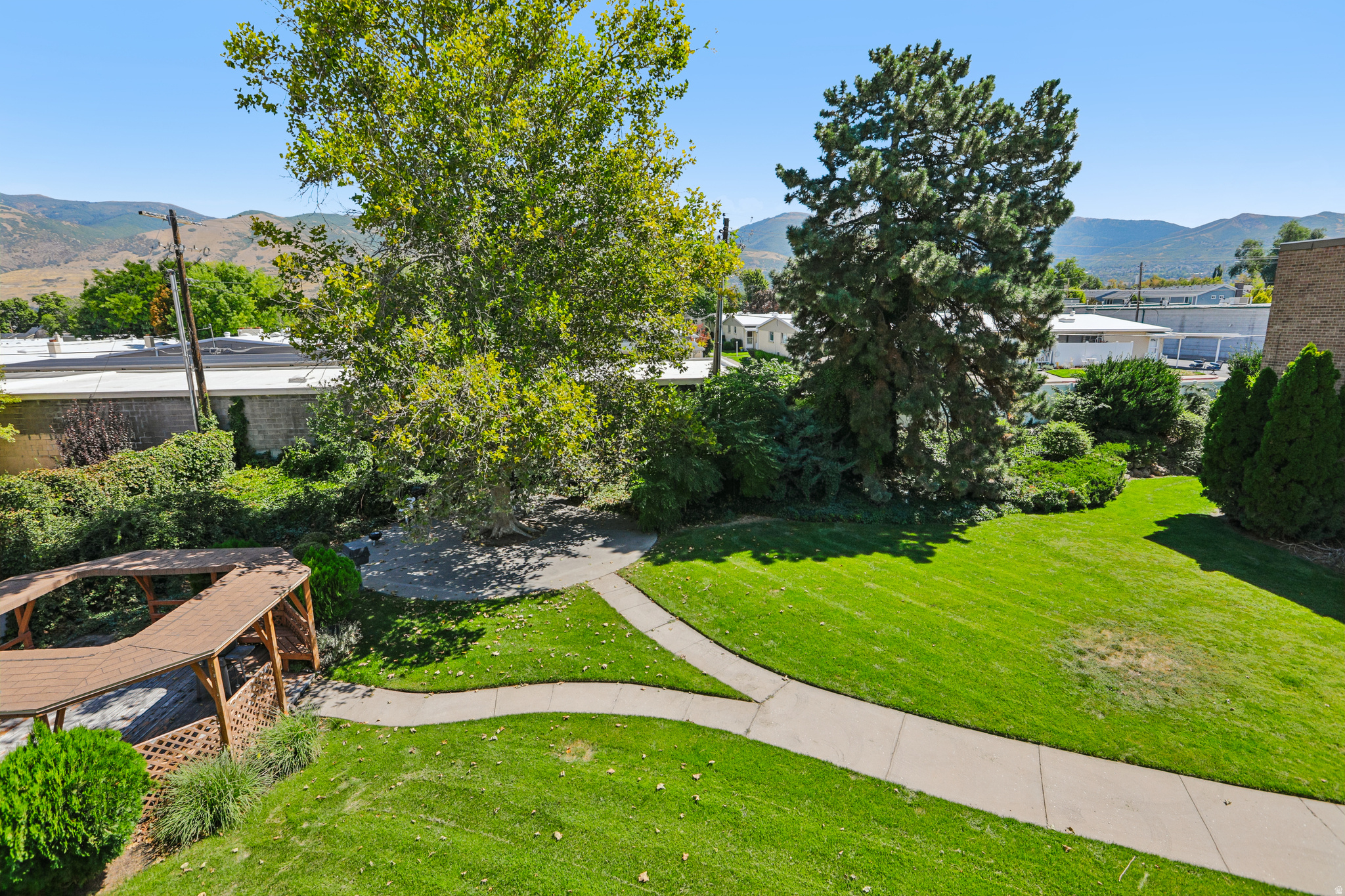 main property photo 23