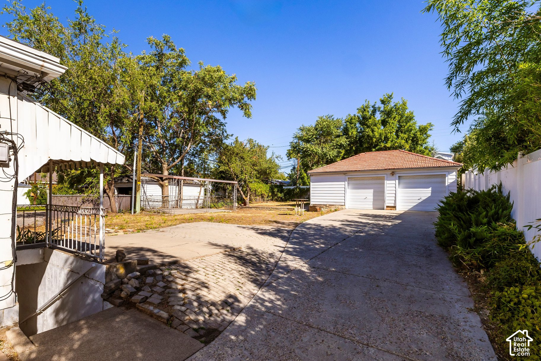 main property photo 28