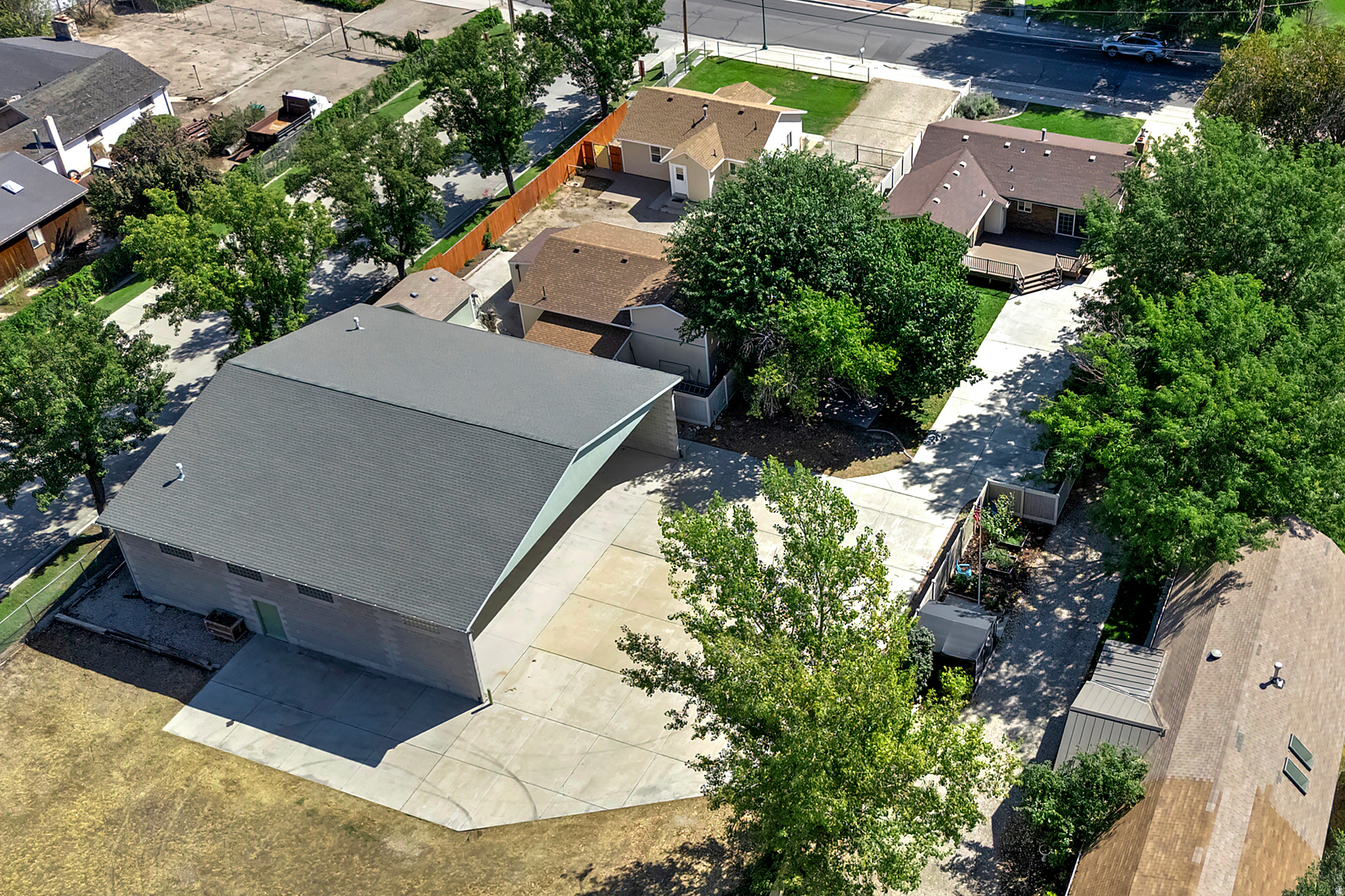 main property photo 28