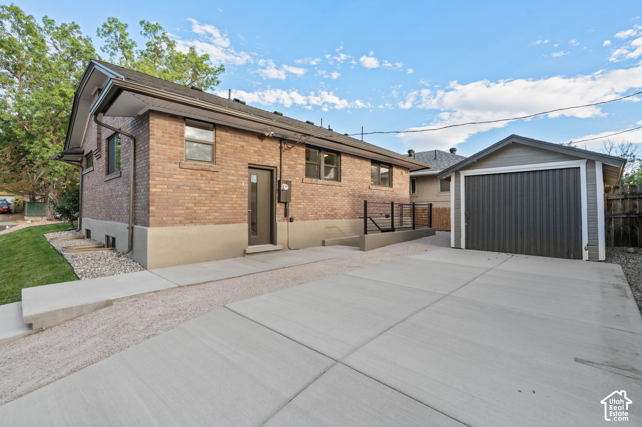 main property photo 40
