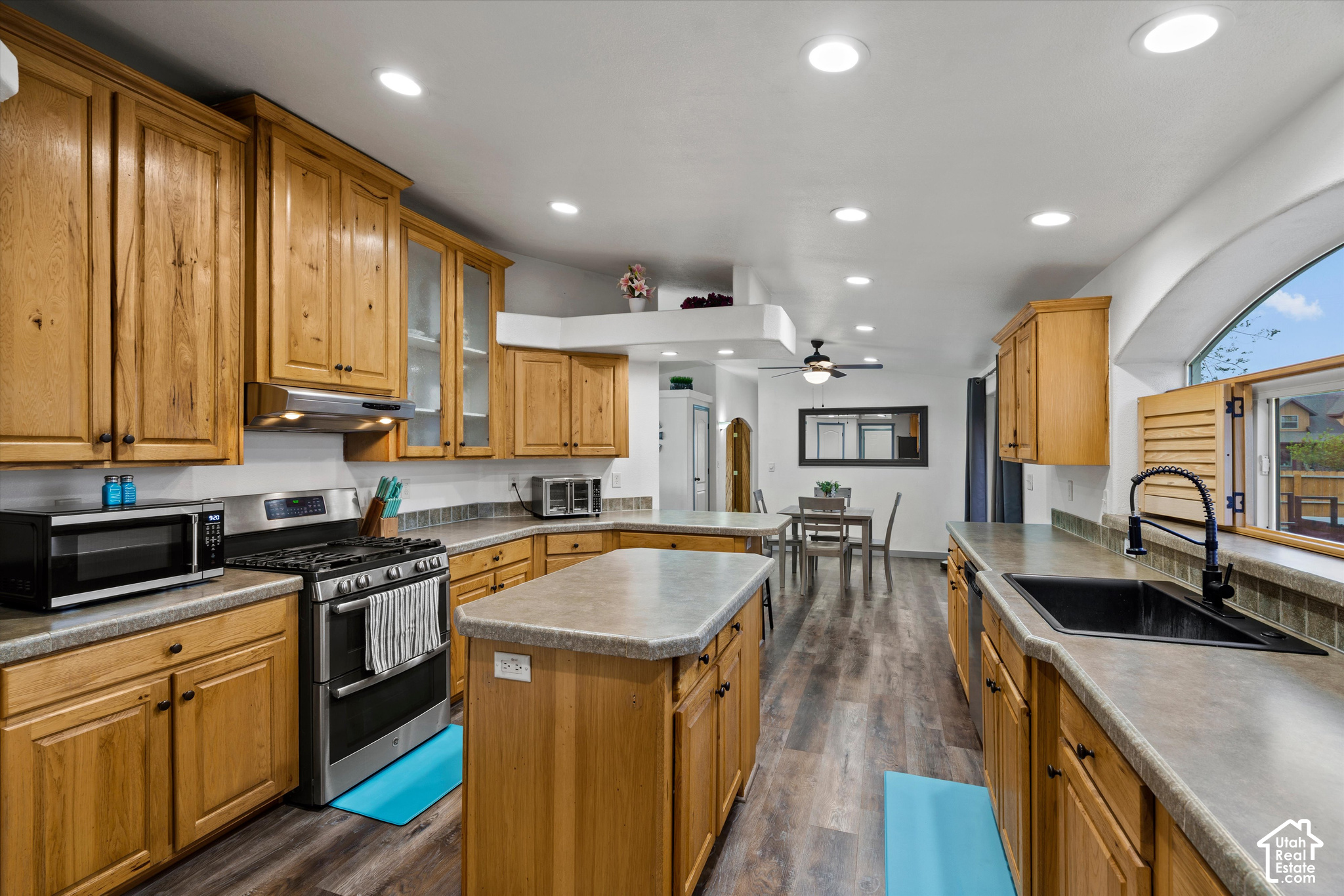main property photo 12