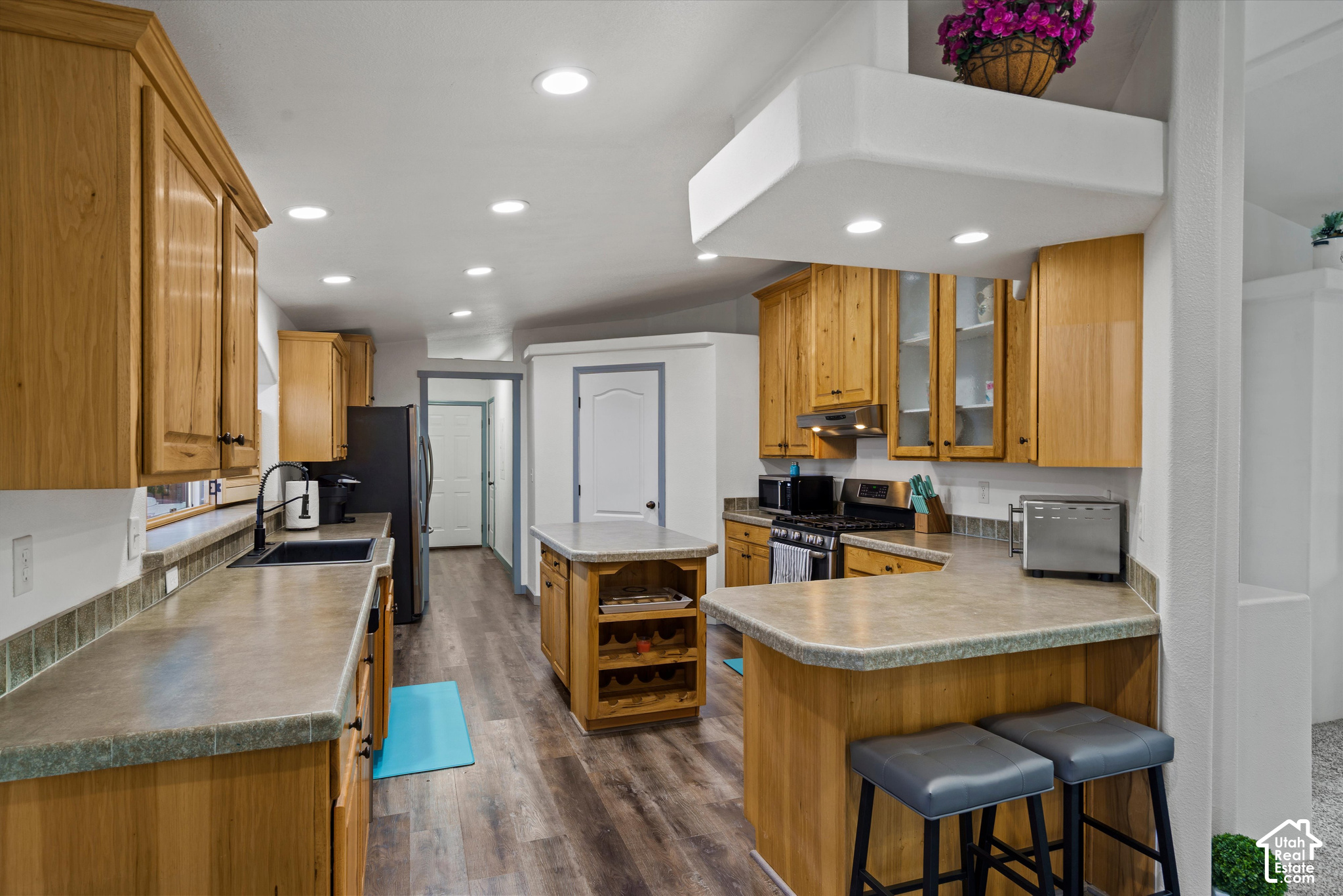 main property photo 13
