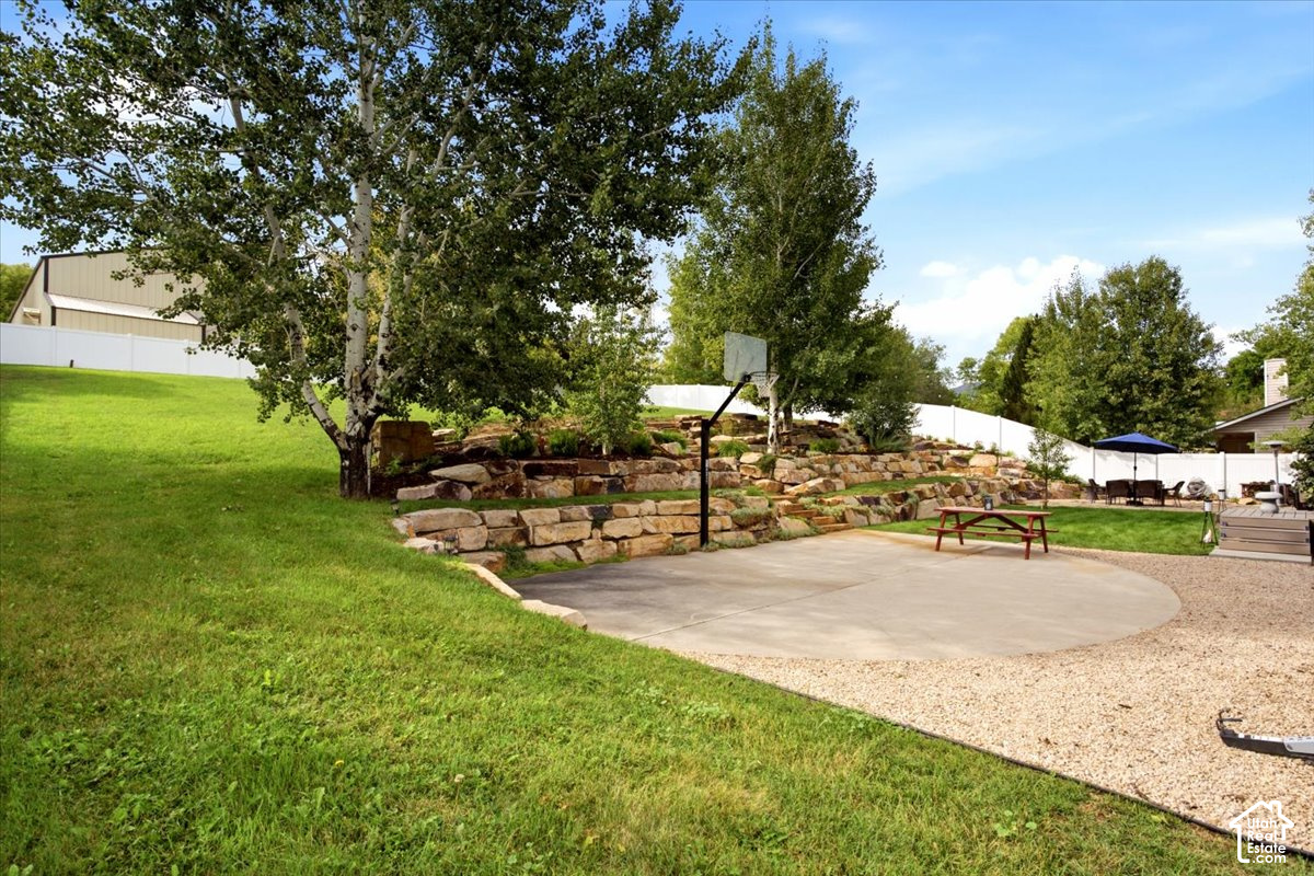 main property photo 30