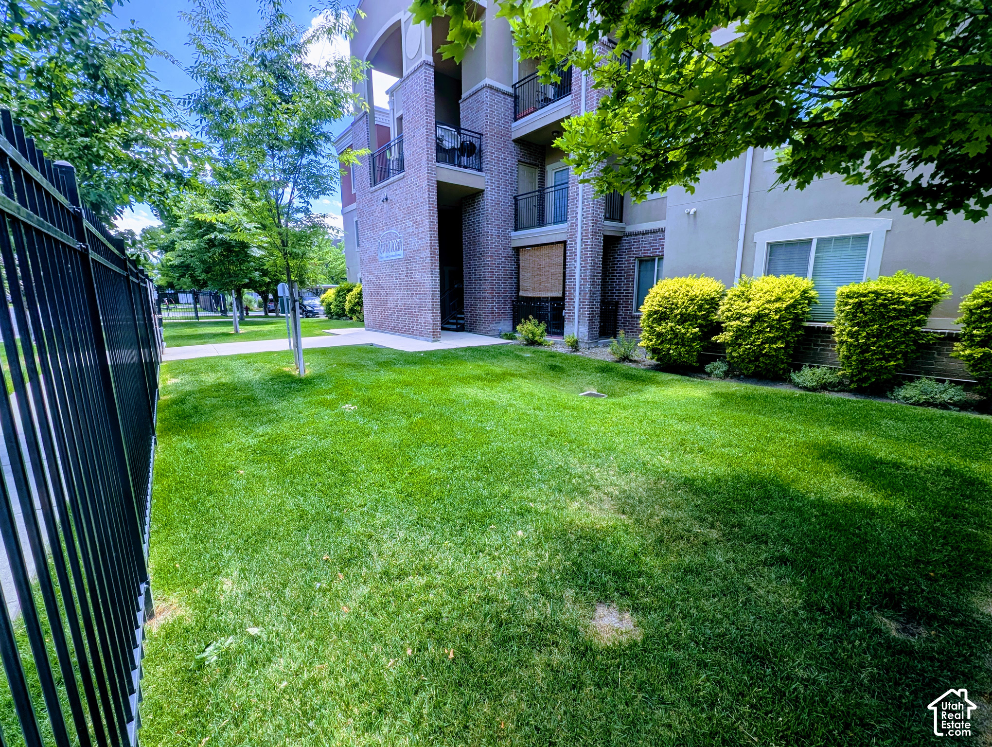 property viewer photo 2