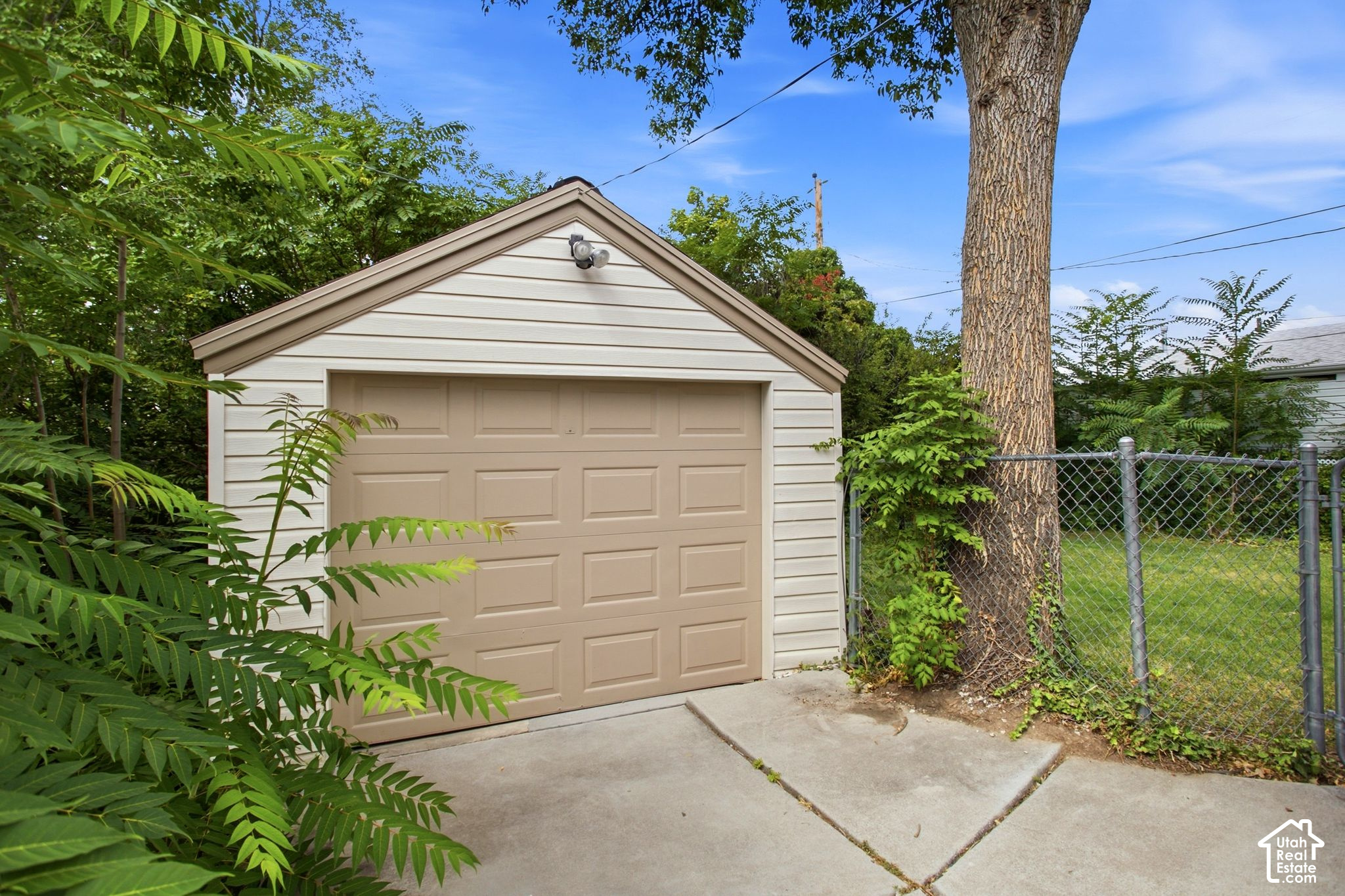 main property photo 32