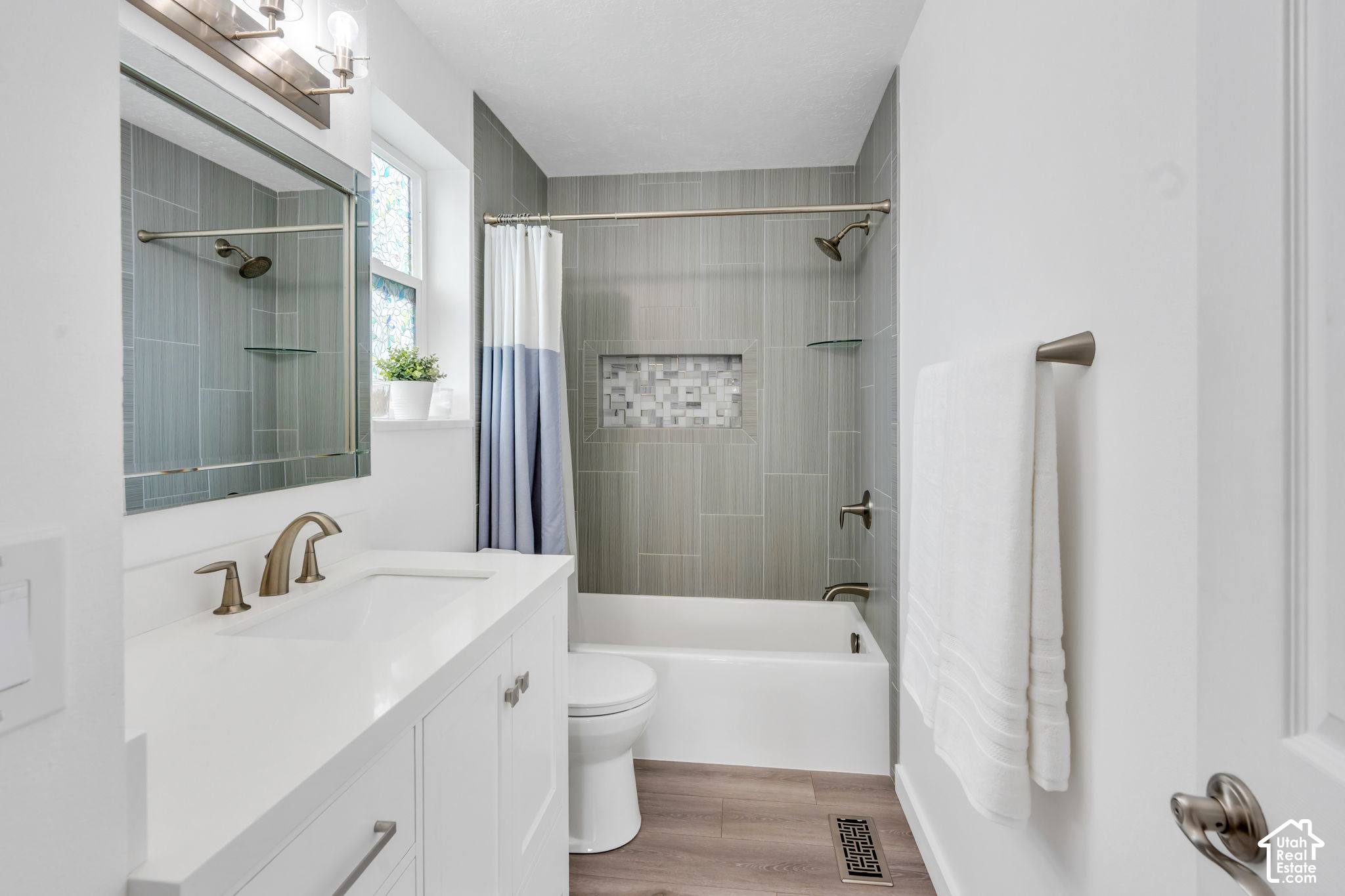 property viewer photo 12
