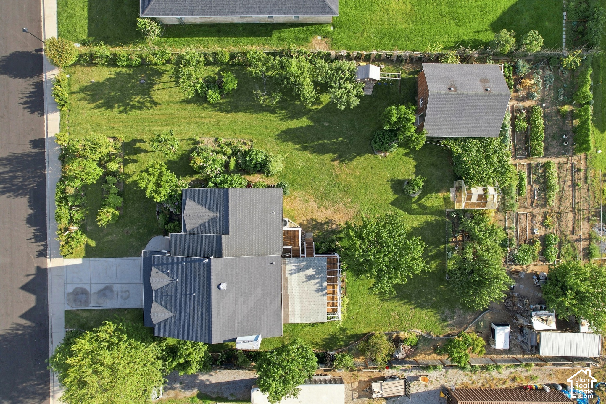 main property photo 40