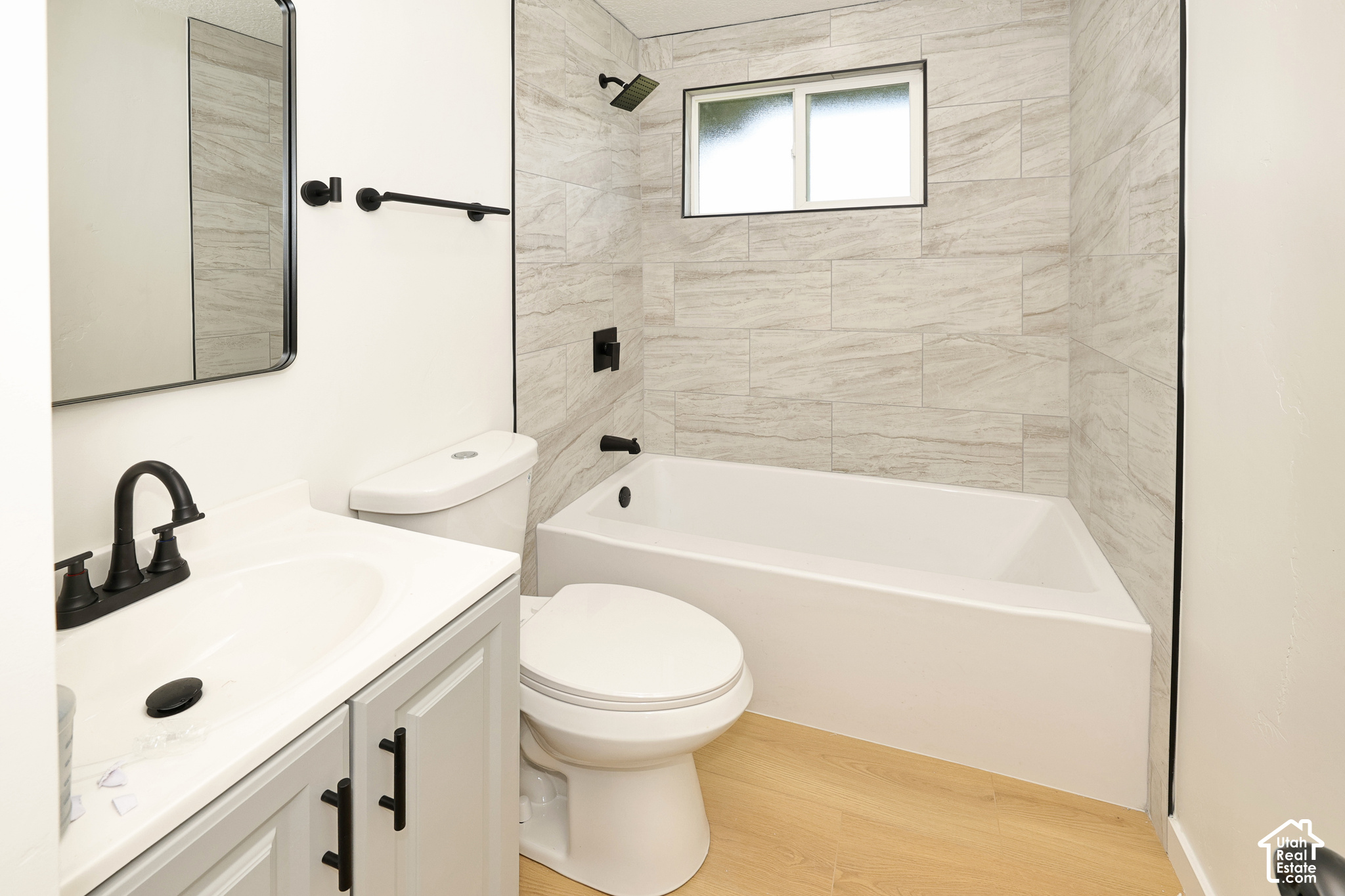 property viewer photo 12