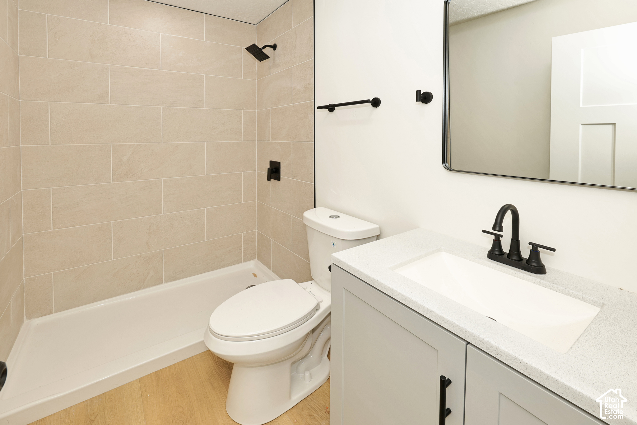property viewer photo 18