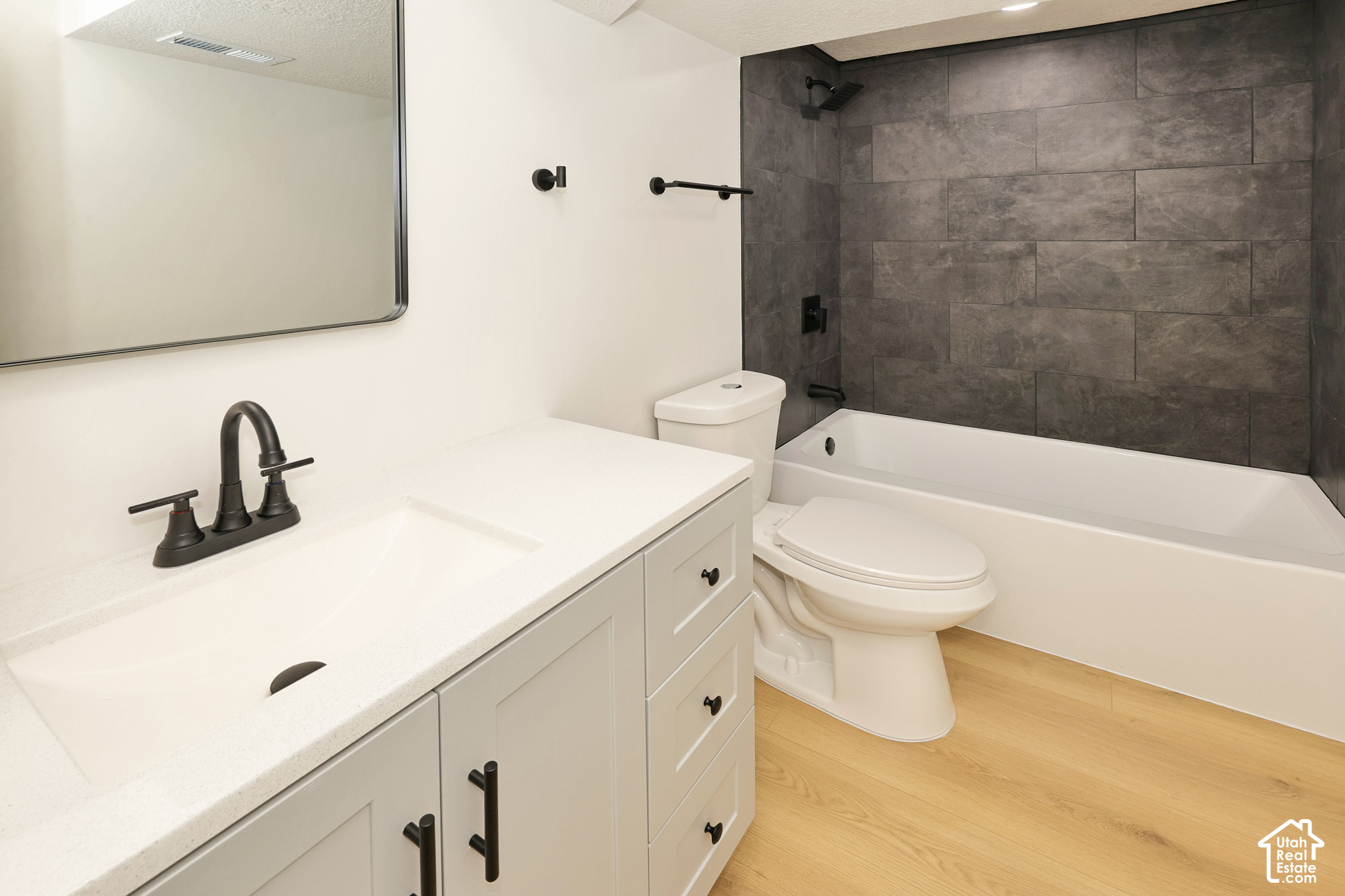 property viewer photo 24