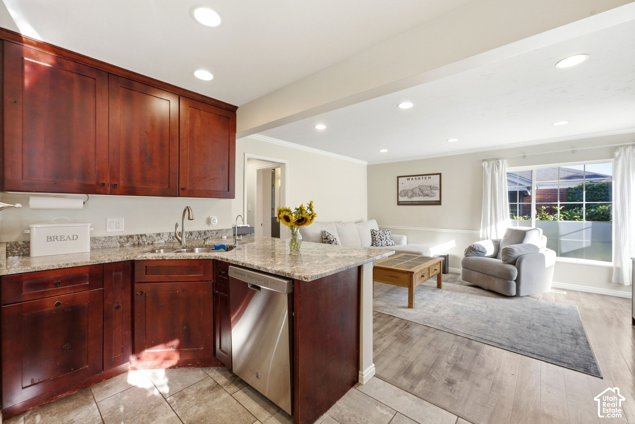 property viewer photo 6