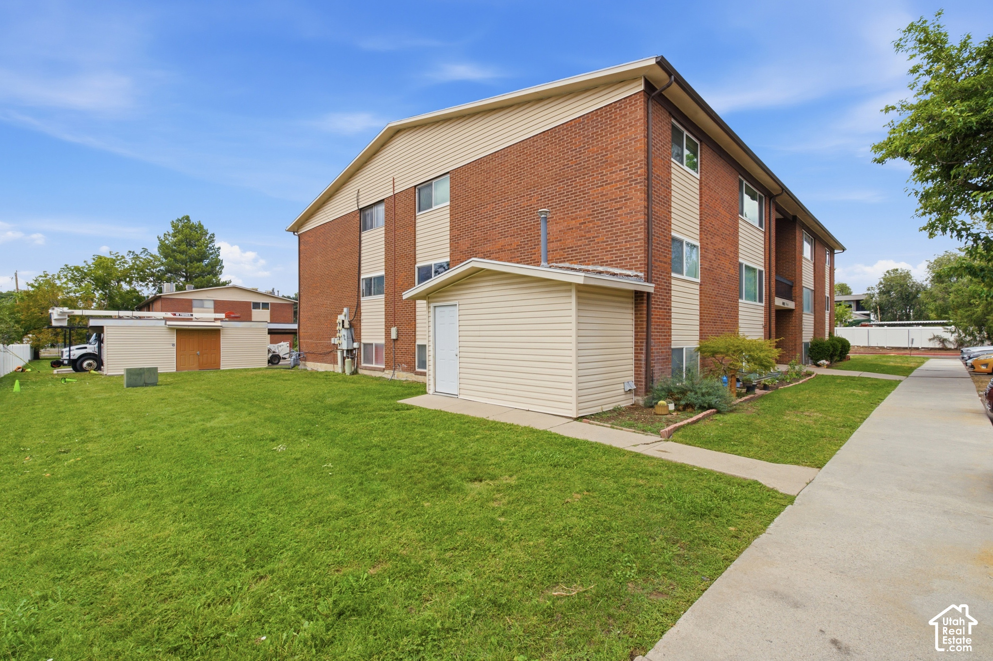 main property photo 13