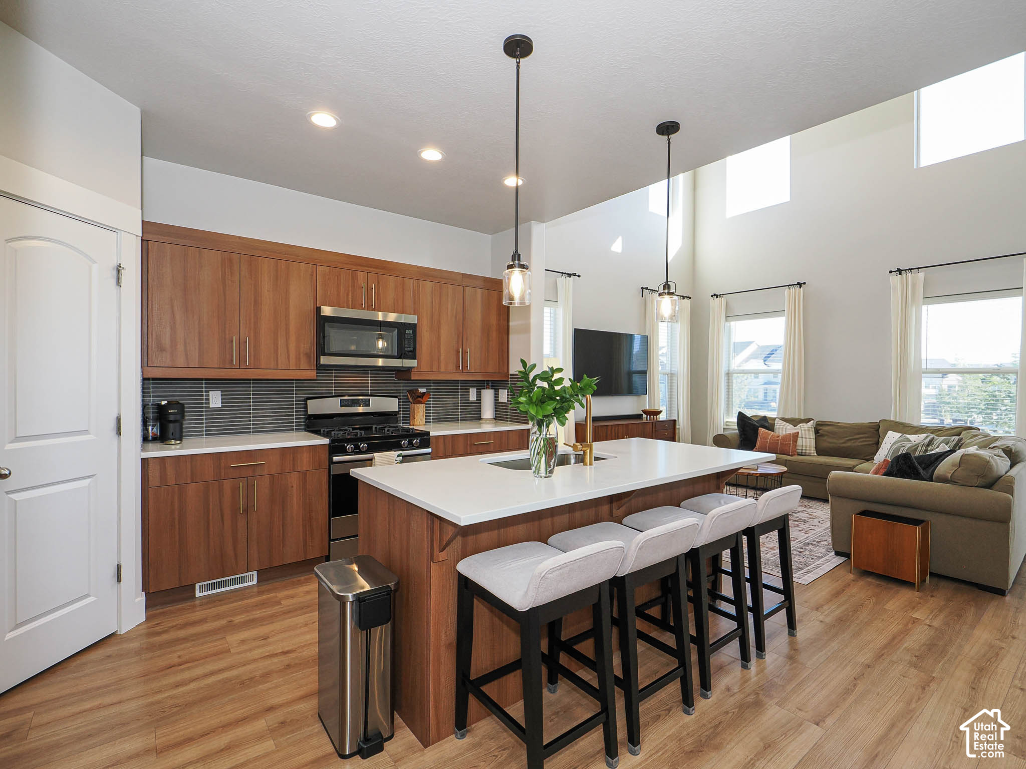 property viewer photo 11