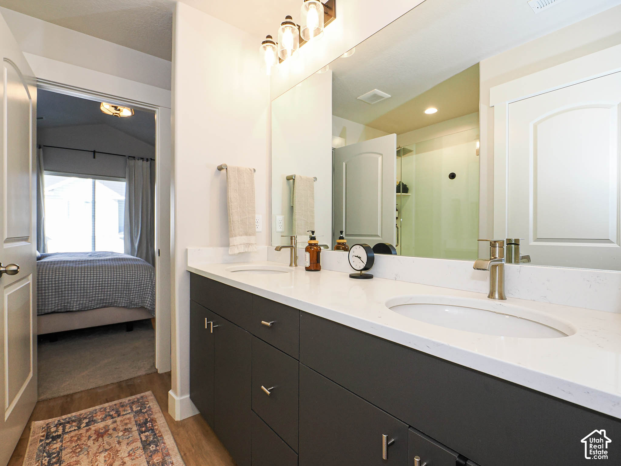 property viewer photo 23