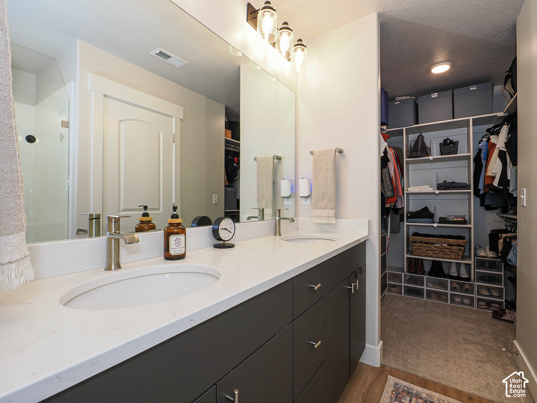 property viewer photo 24